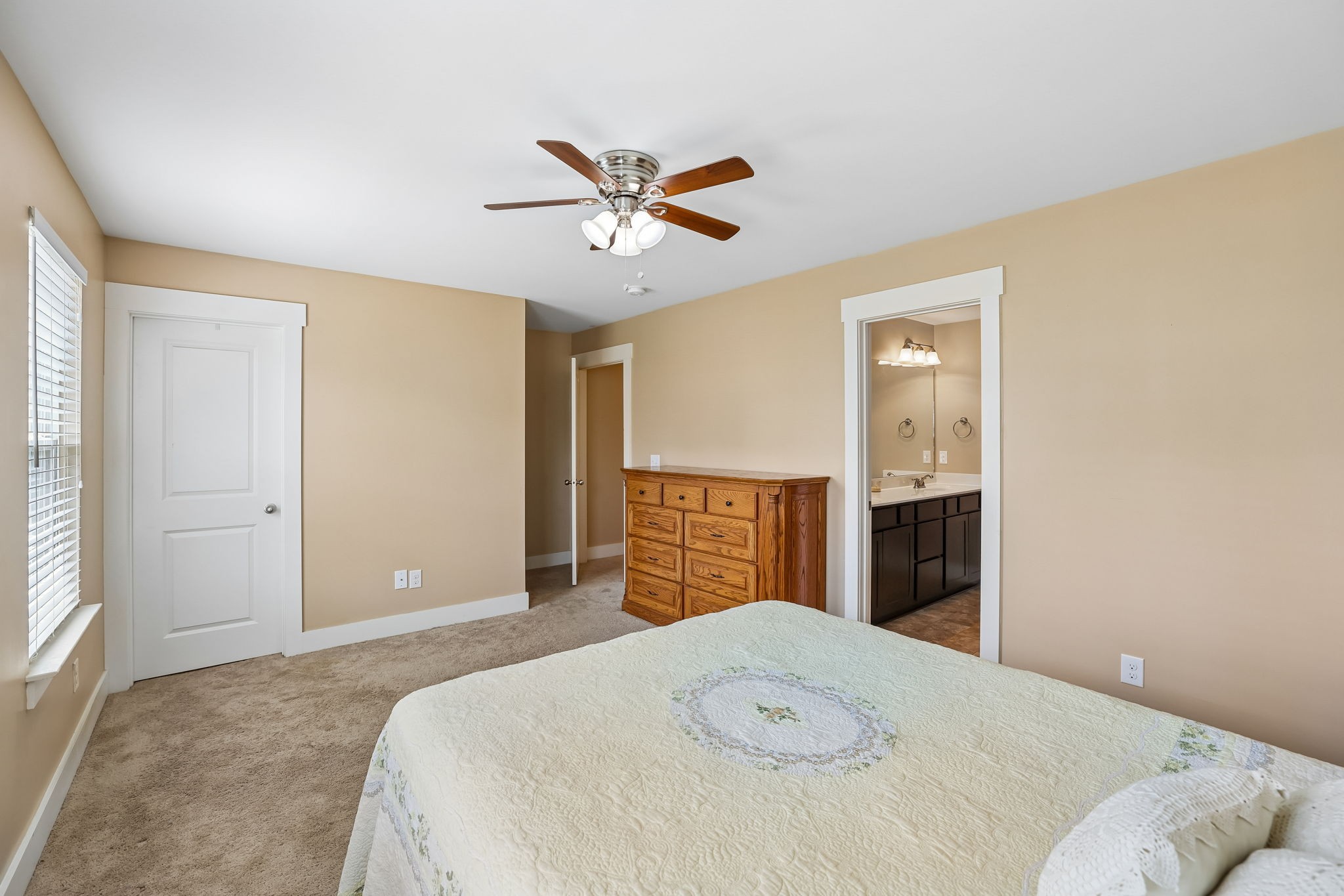 105 St Charles Pl Property Photo 18