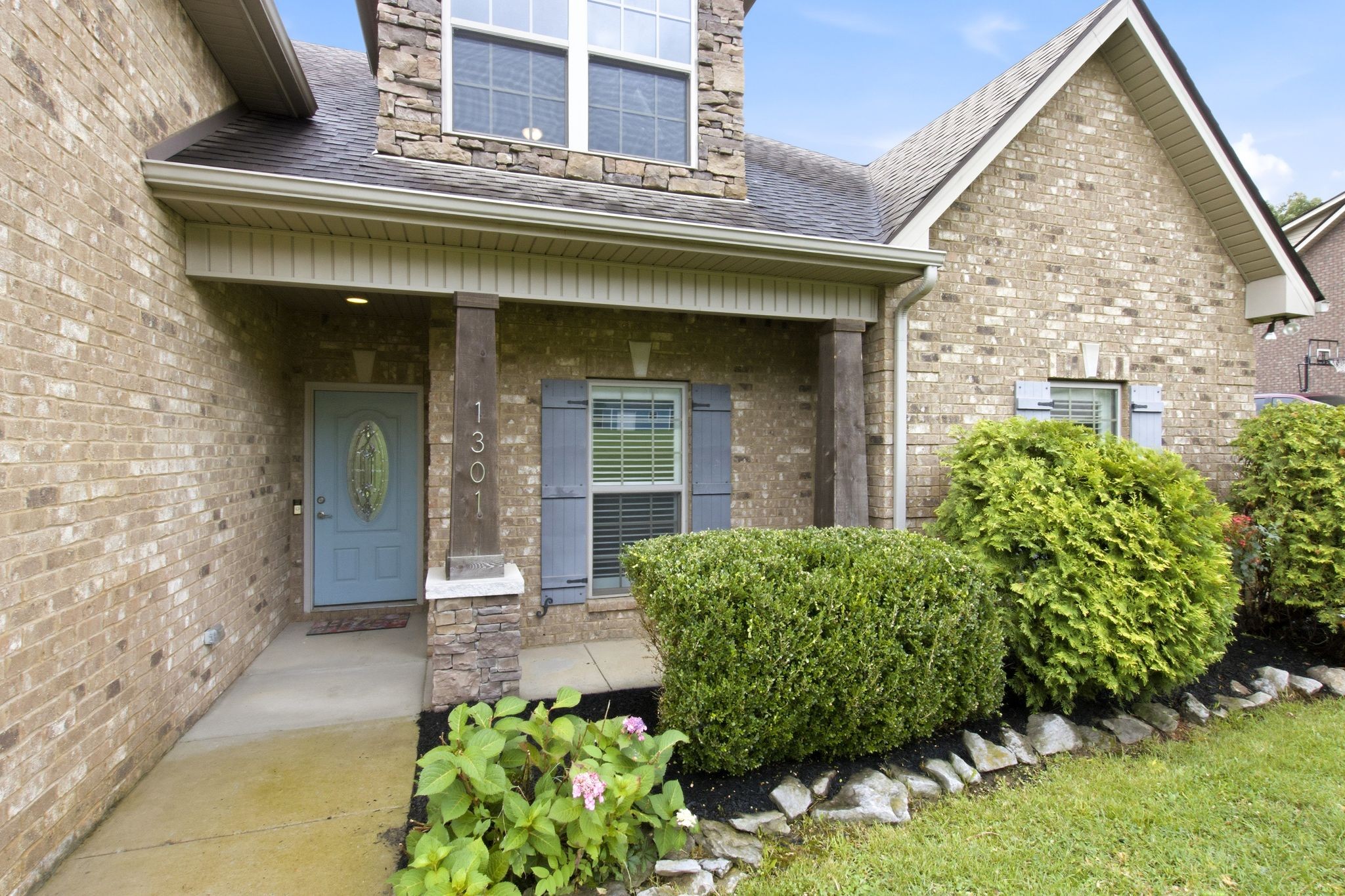1301 Rivercrest Dr Property Photo 3