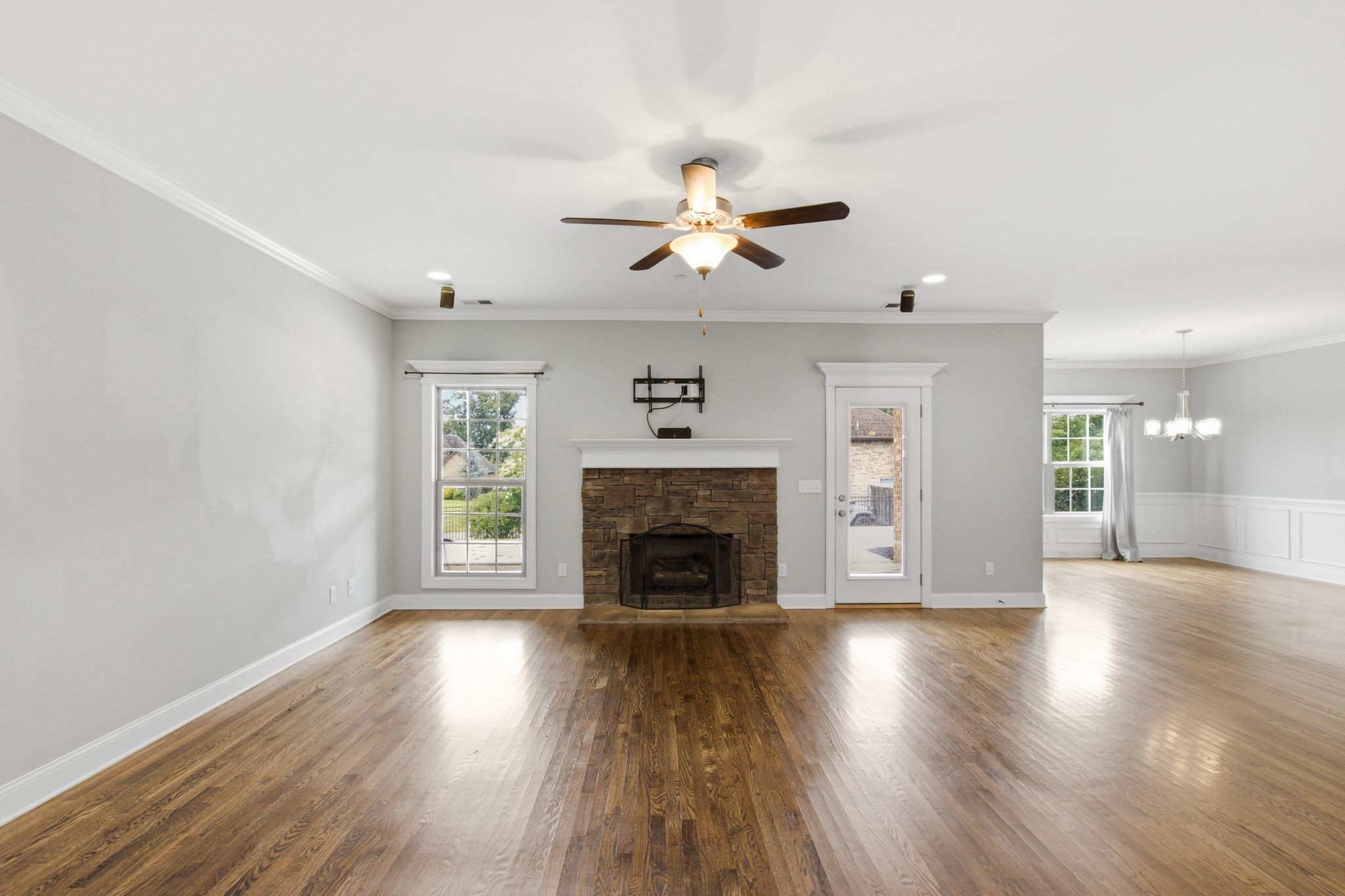 1301 Rivercrest Dr Property Photo 6