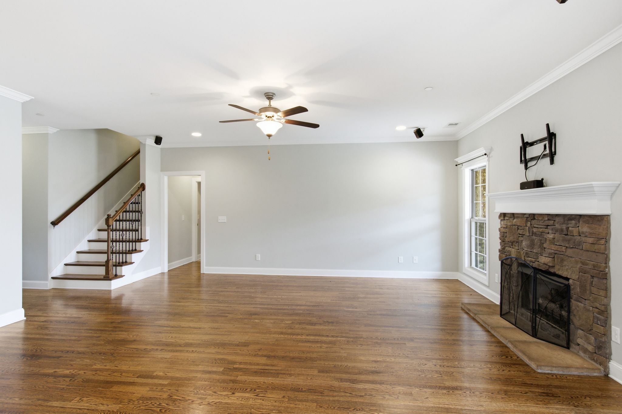 1301 Rivercrest Dr Property Photo 8