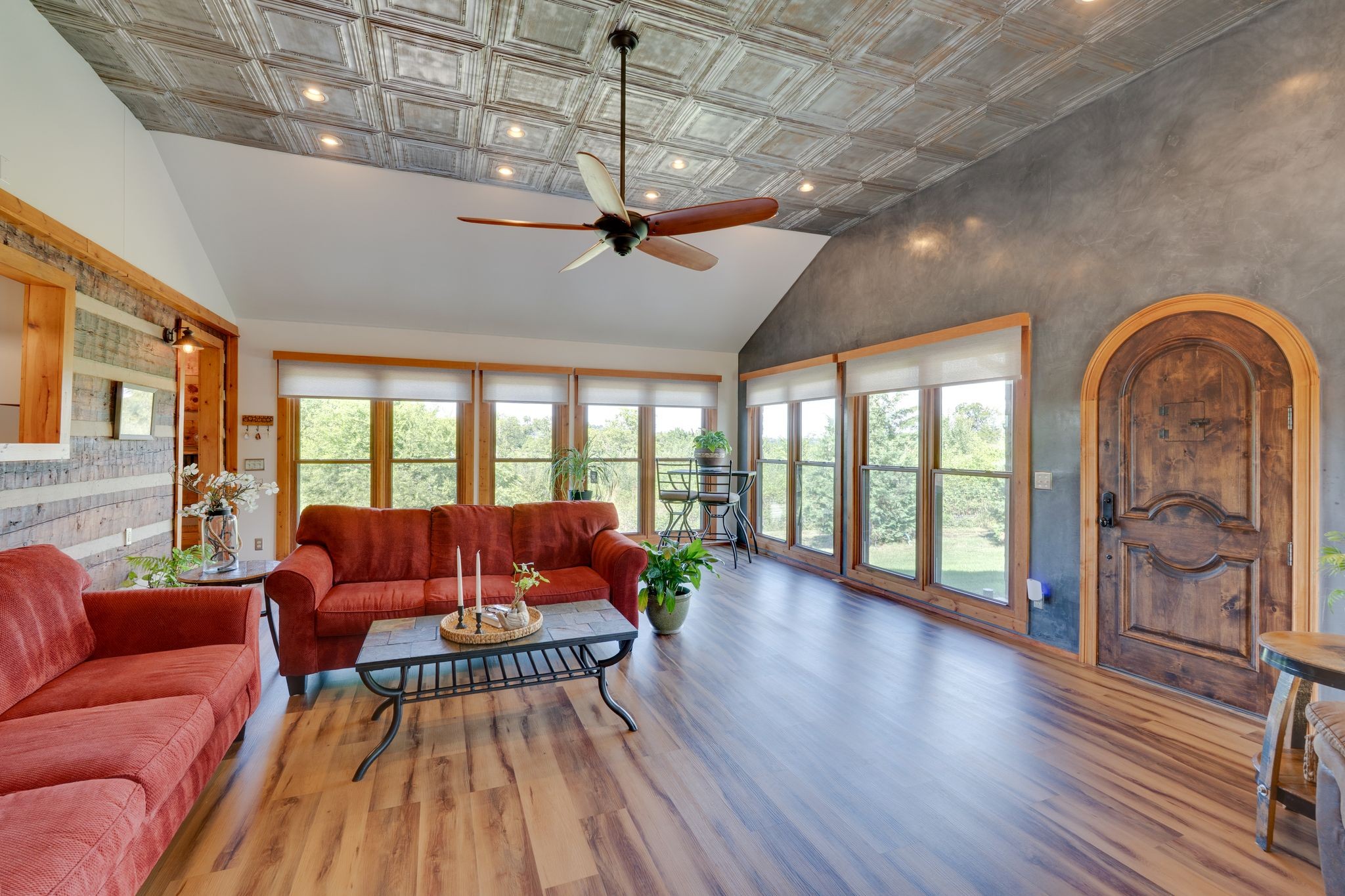 812 New Shackle Island Rd Property Photo 8