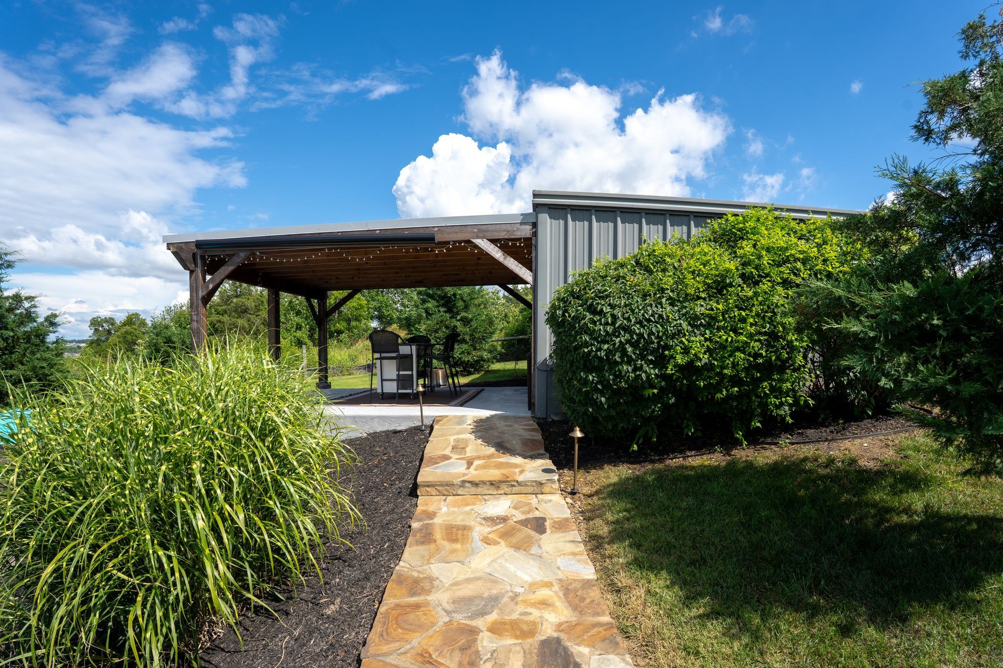812 New Shackle Island Rd Property Photo 18