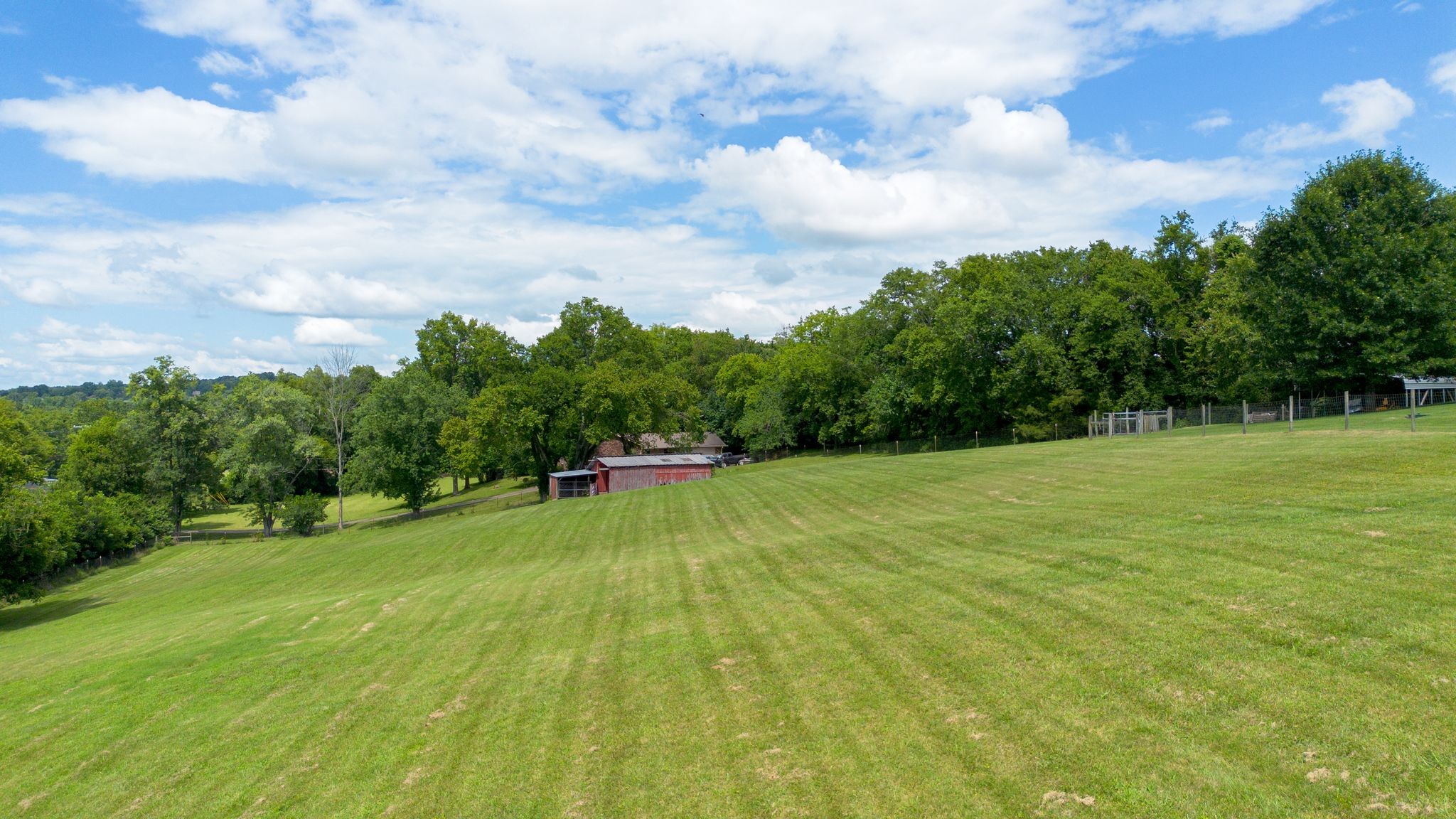812 New Shackle Island Rd Property Photo 19