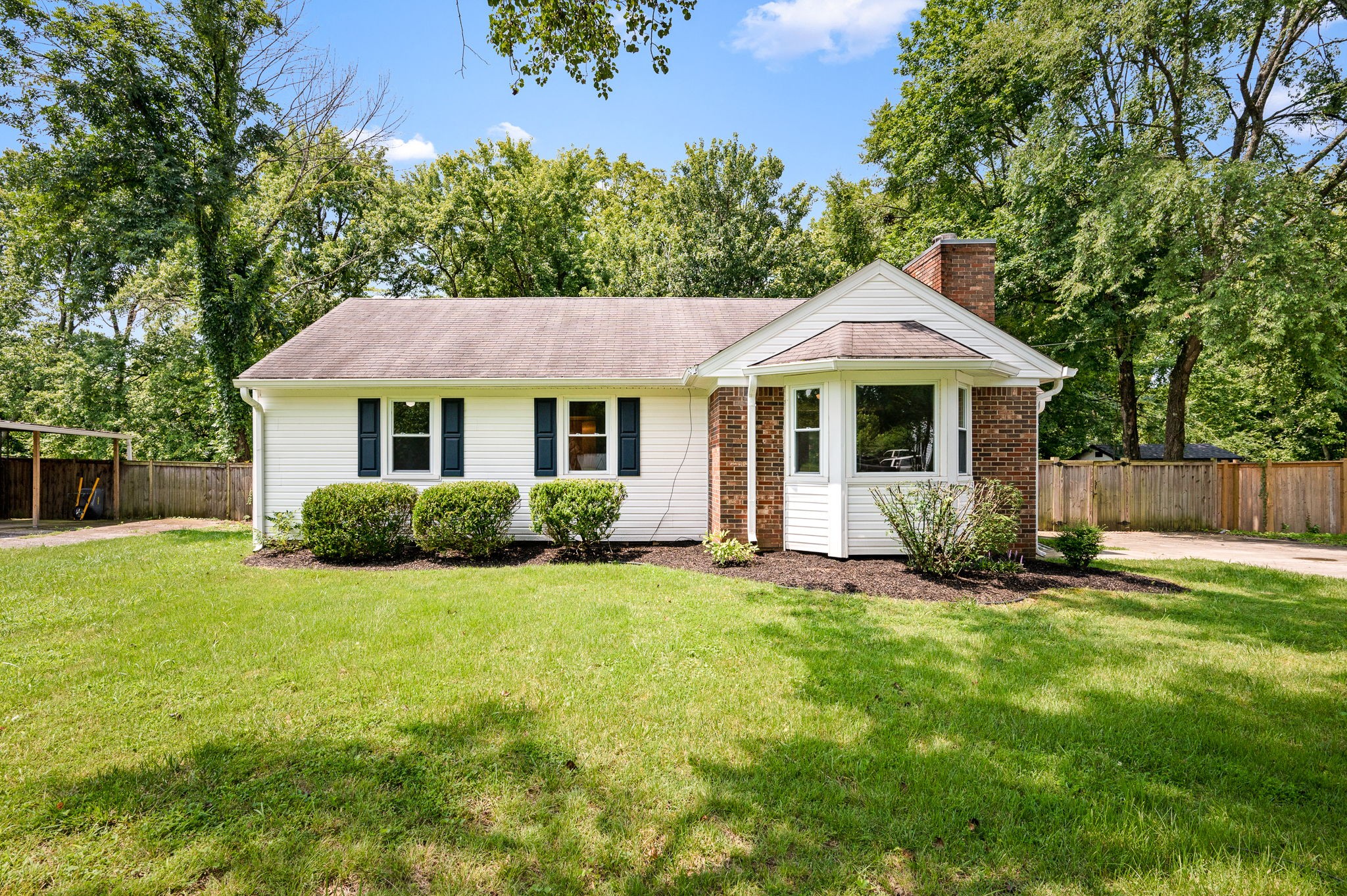 121 Sunnymeade Dr Property Photo 1