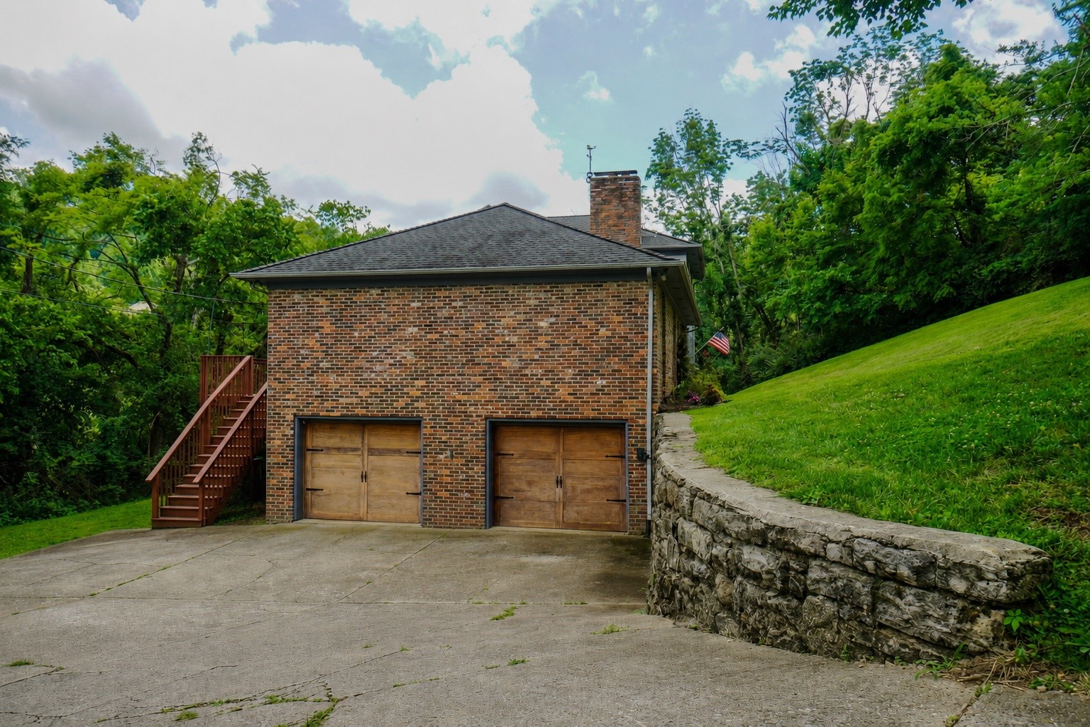 1203 Saxon Drive Property Photo 5