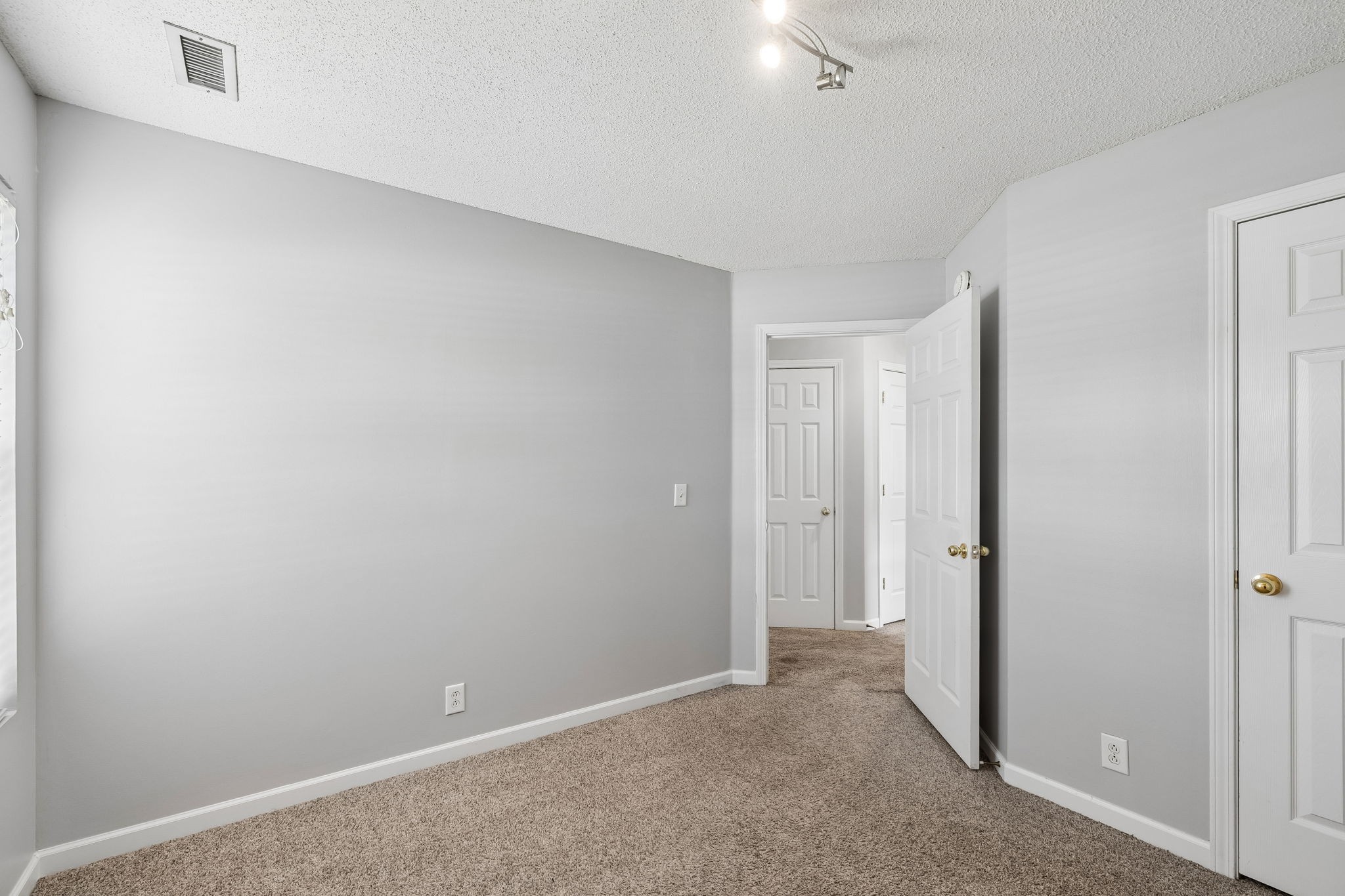 1419 Rochester Dr Property Photo 17