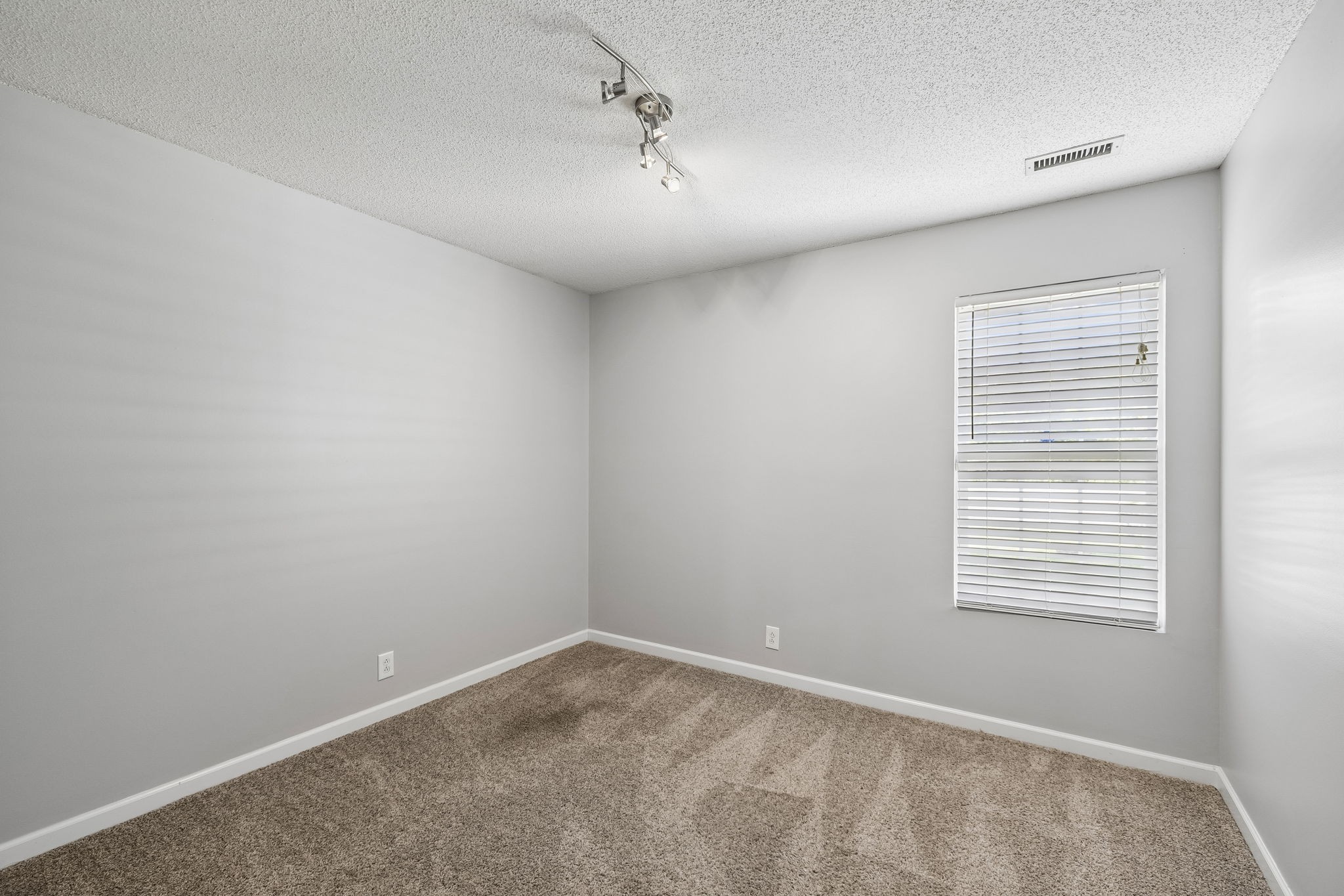 1419 Rochester Dr Property Photo 18