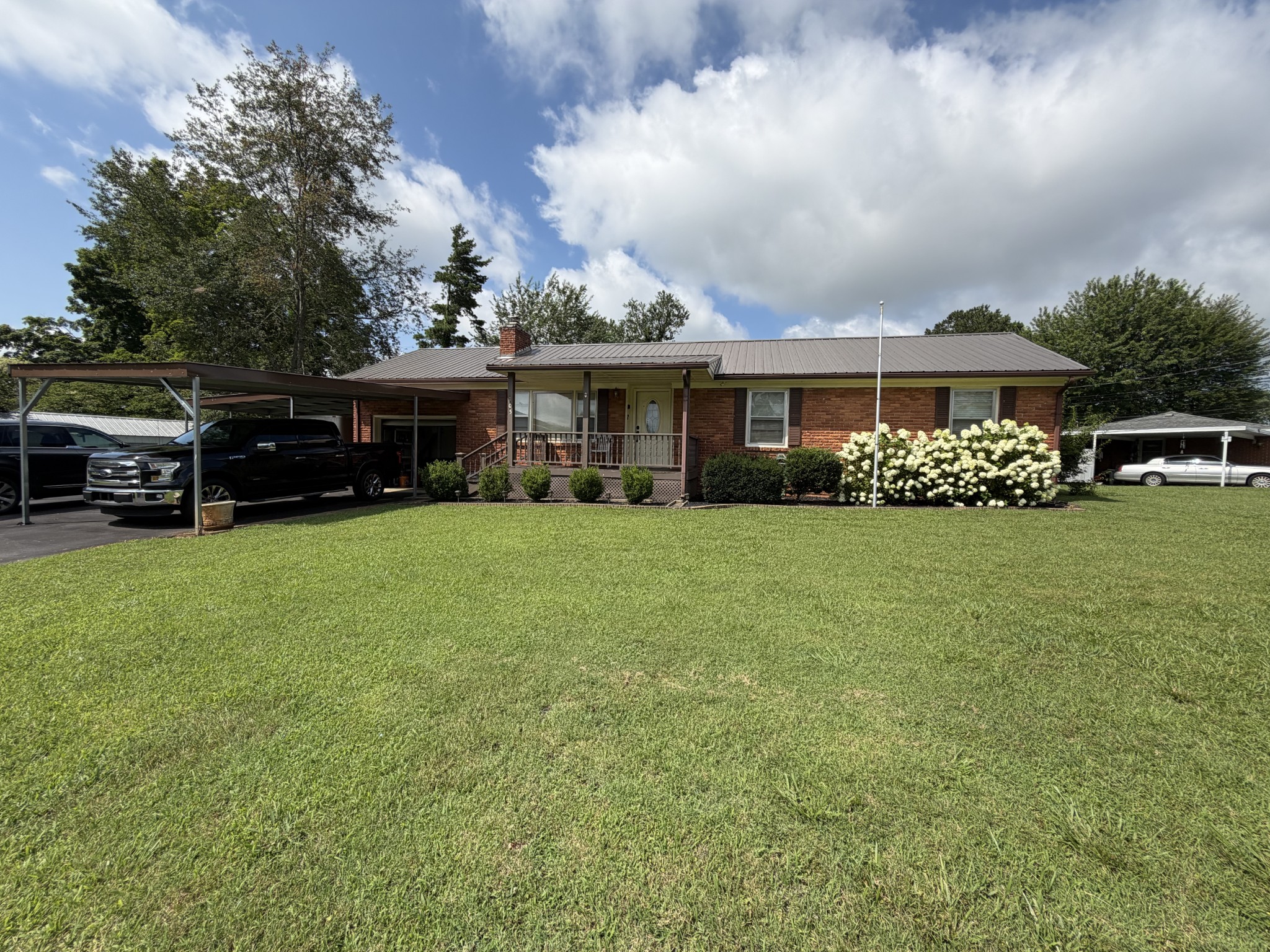 105 Skyline Dr Property Photo 1