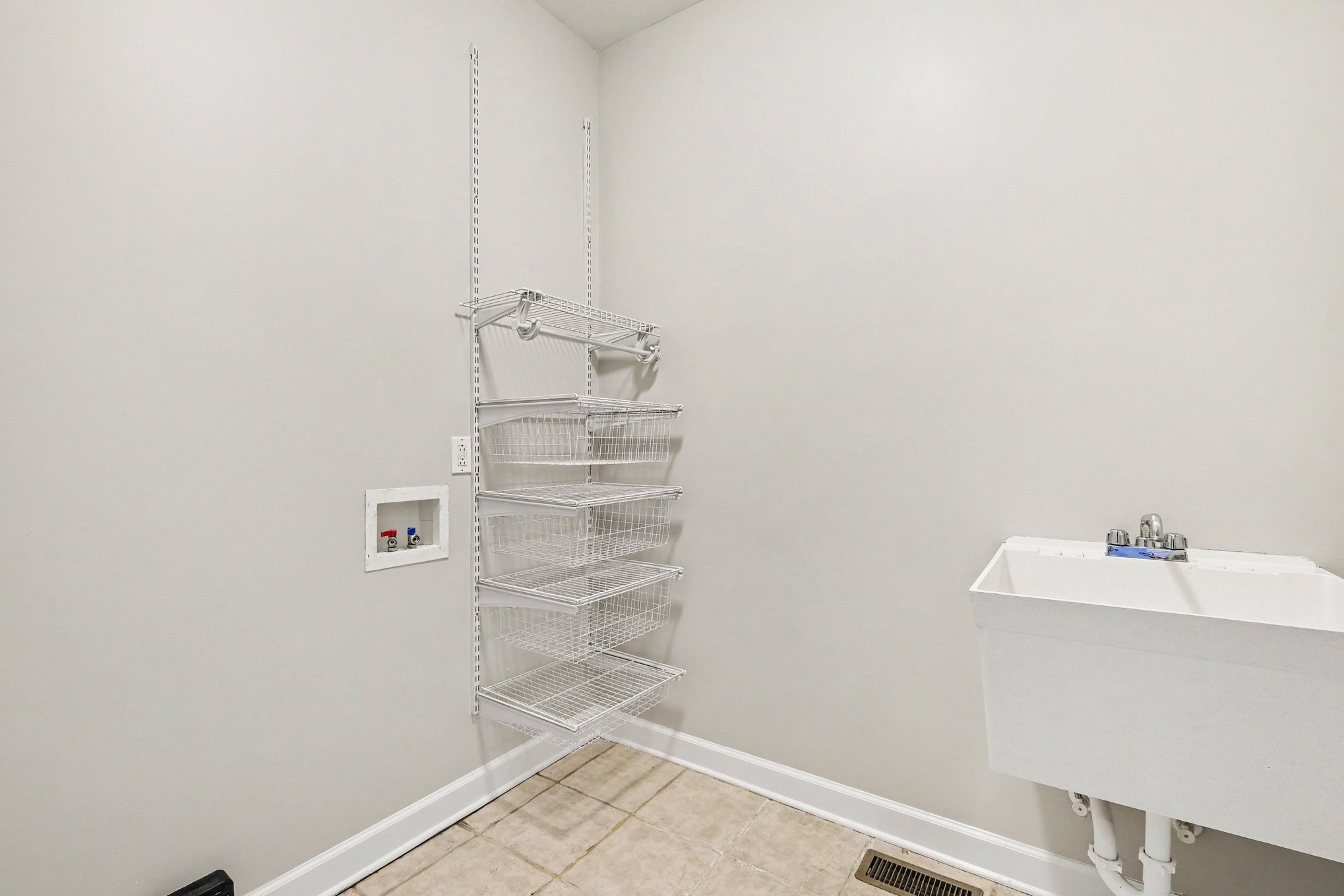214 Jon Paul Ct Property Photo 22
