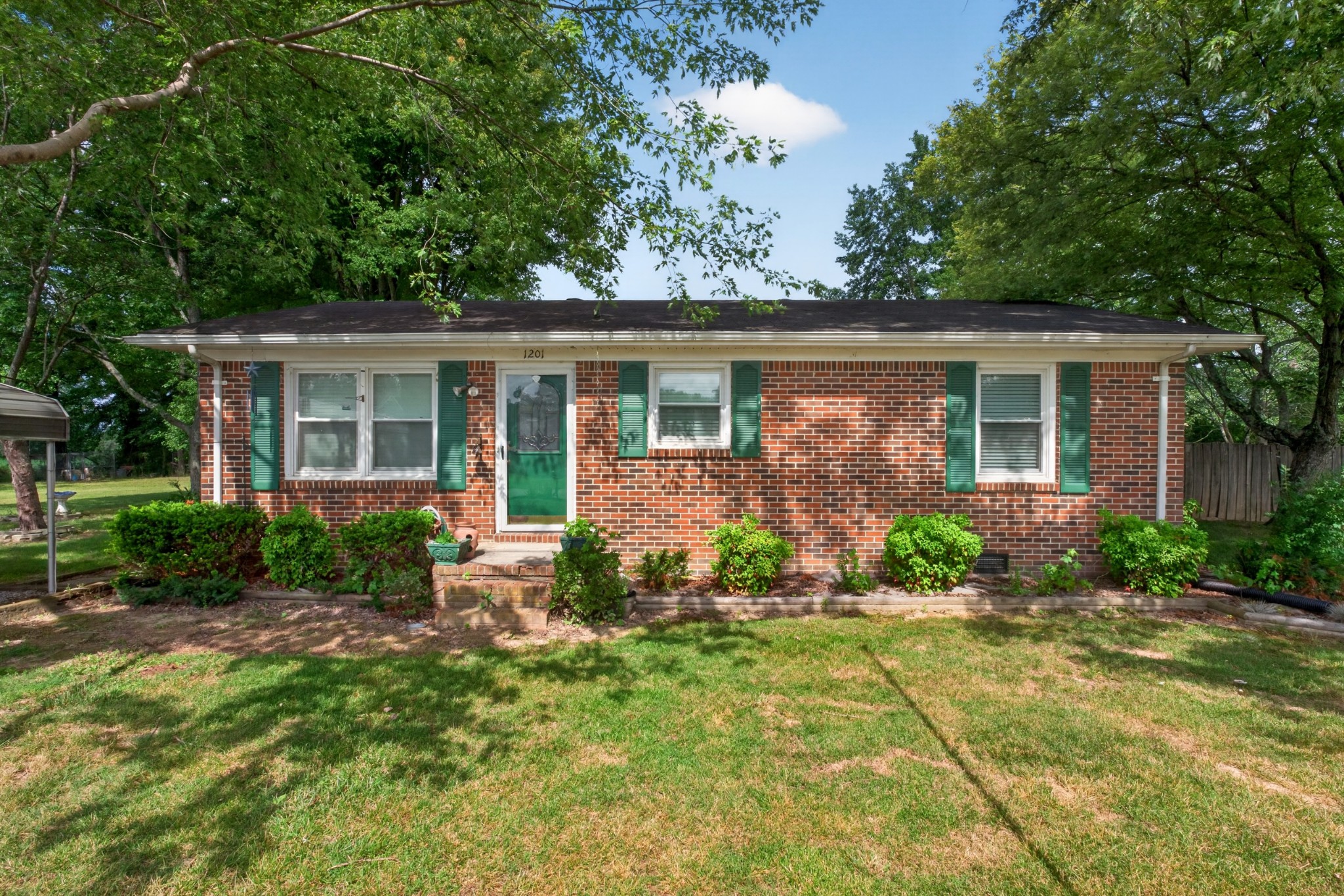 1201 Earl Ave