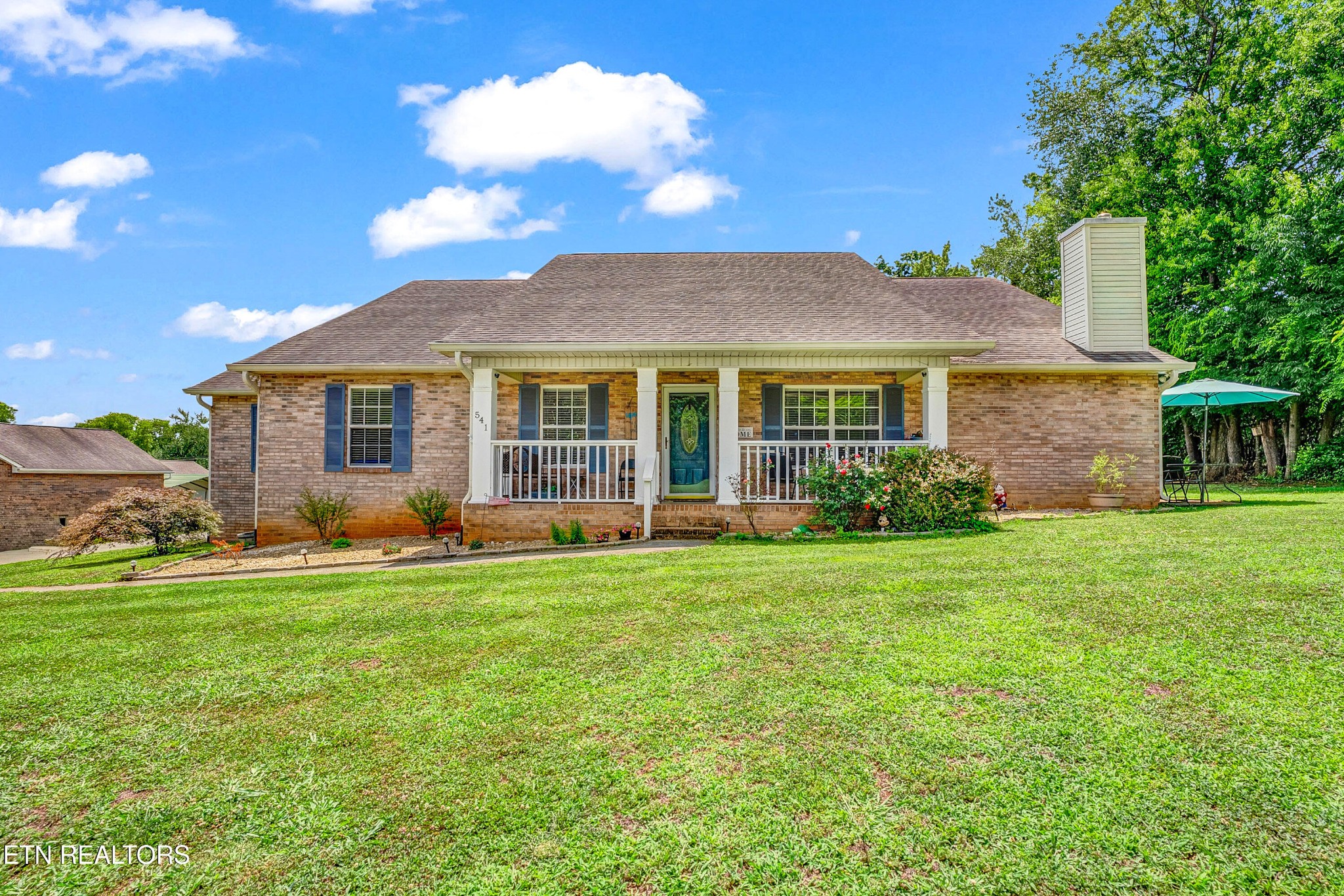 541 Sandy Springs Rd Property Photo 1