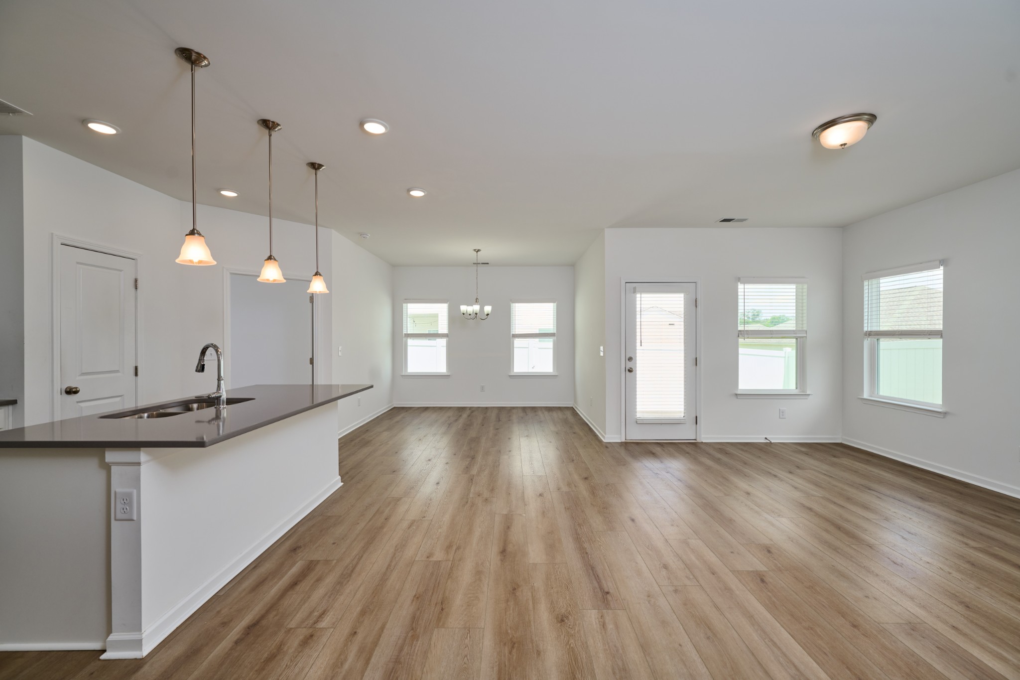 220 Summerlin Dr Property Photo 4