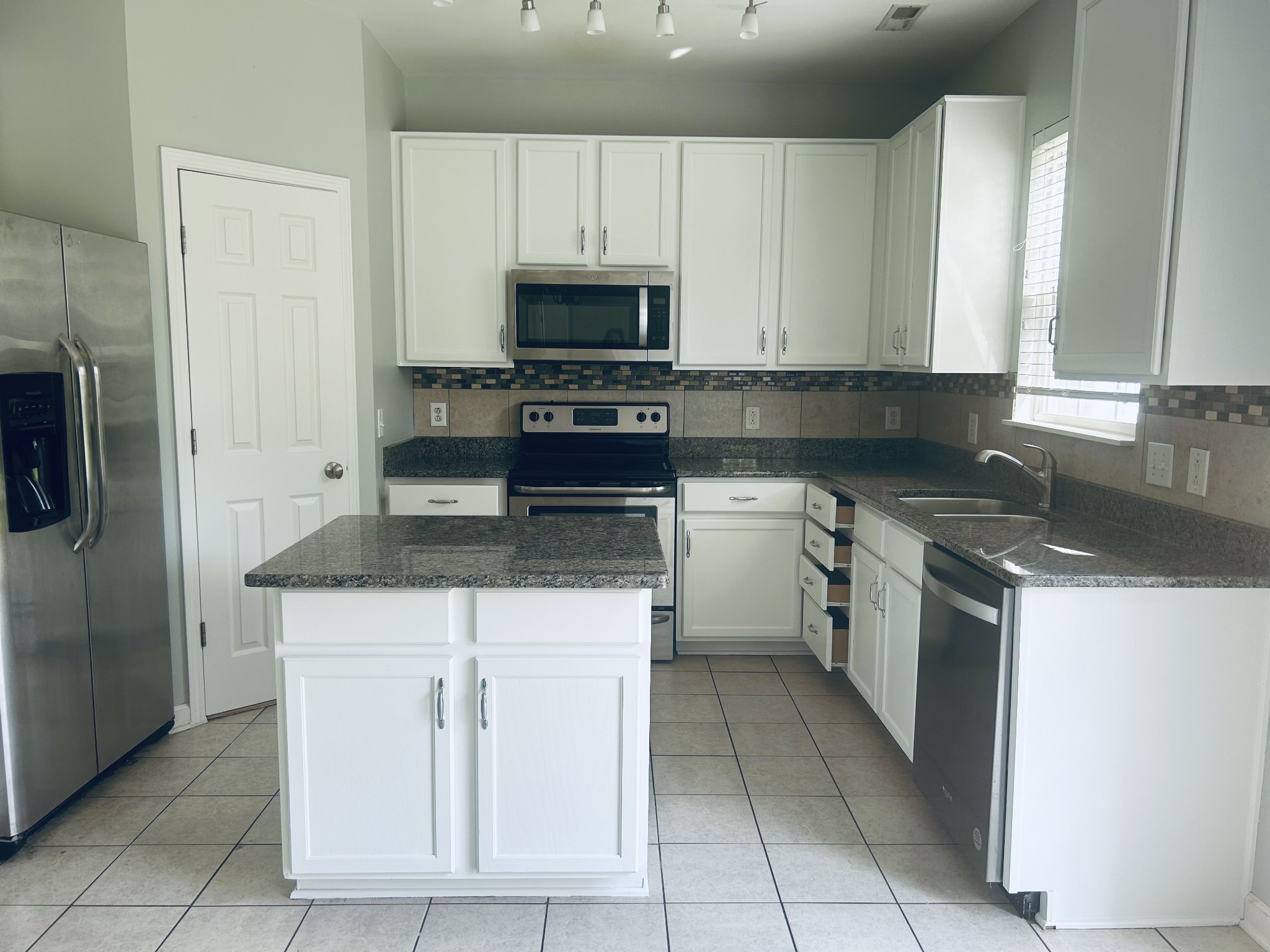 1209 Limerick Ln Property Photo 11