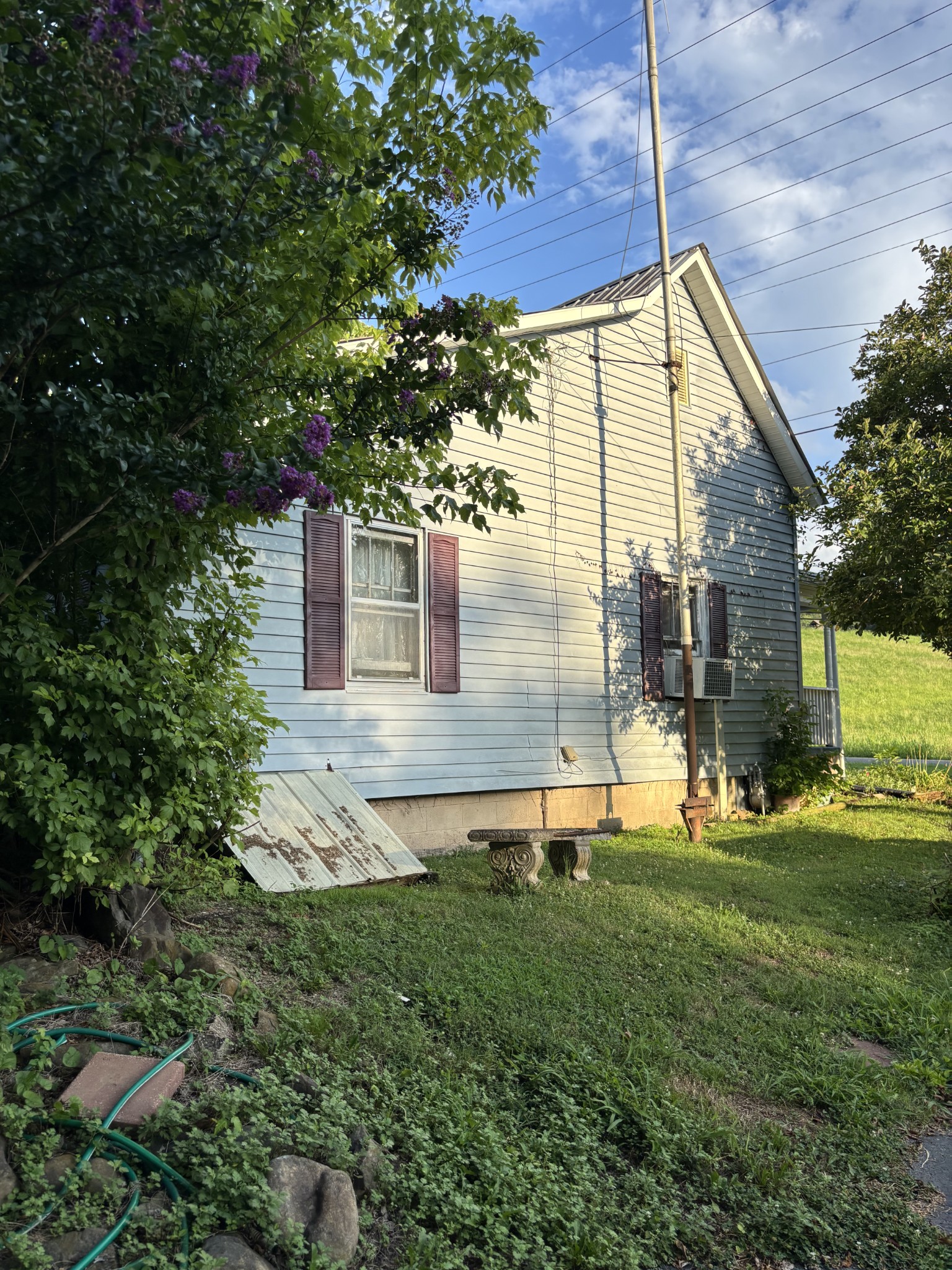 463 E Illinois Ave Property Photo 4