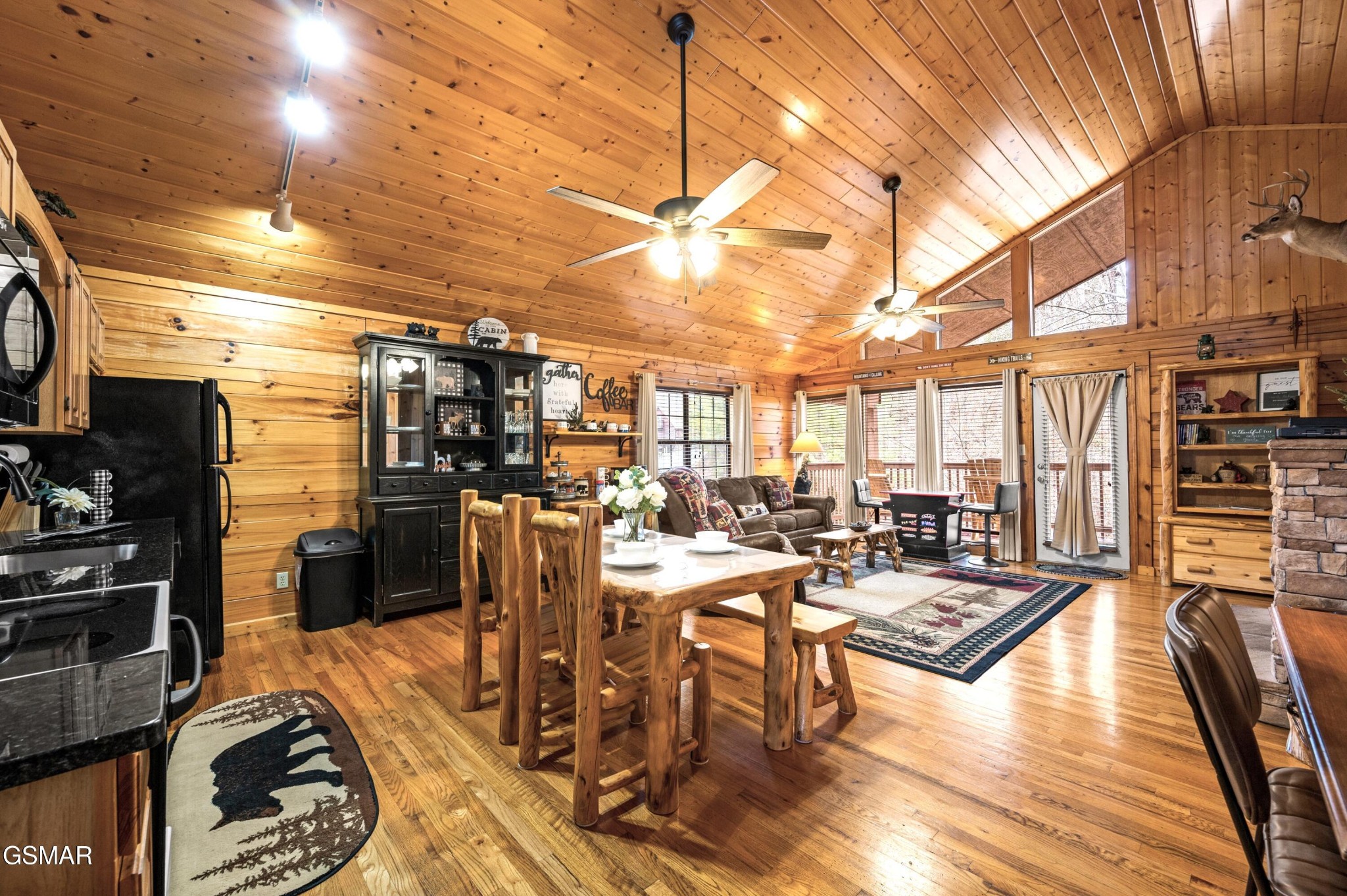 1505 Bears Den Way Property Photo 3