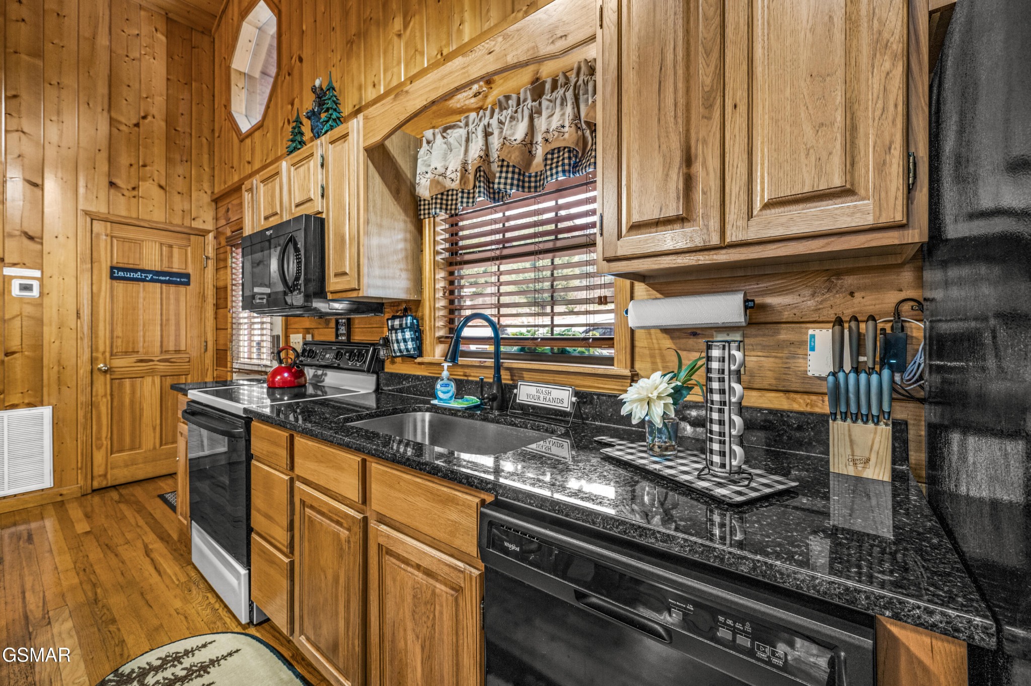 1505 Bears Den Way Property Photo 8