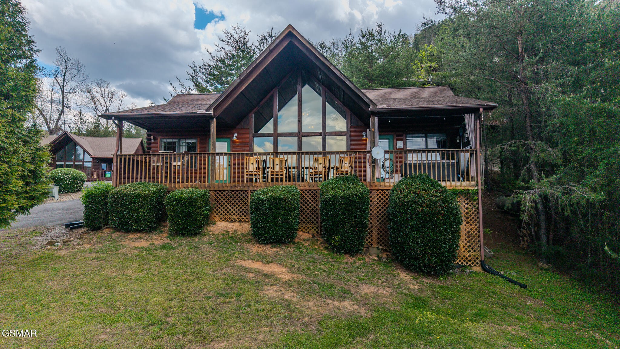 1624 Pinewood Way Property Photo 3