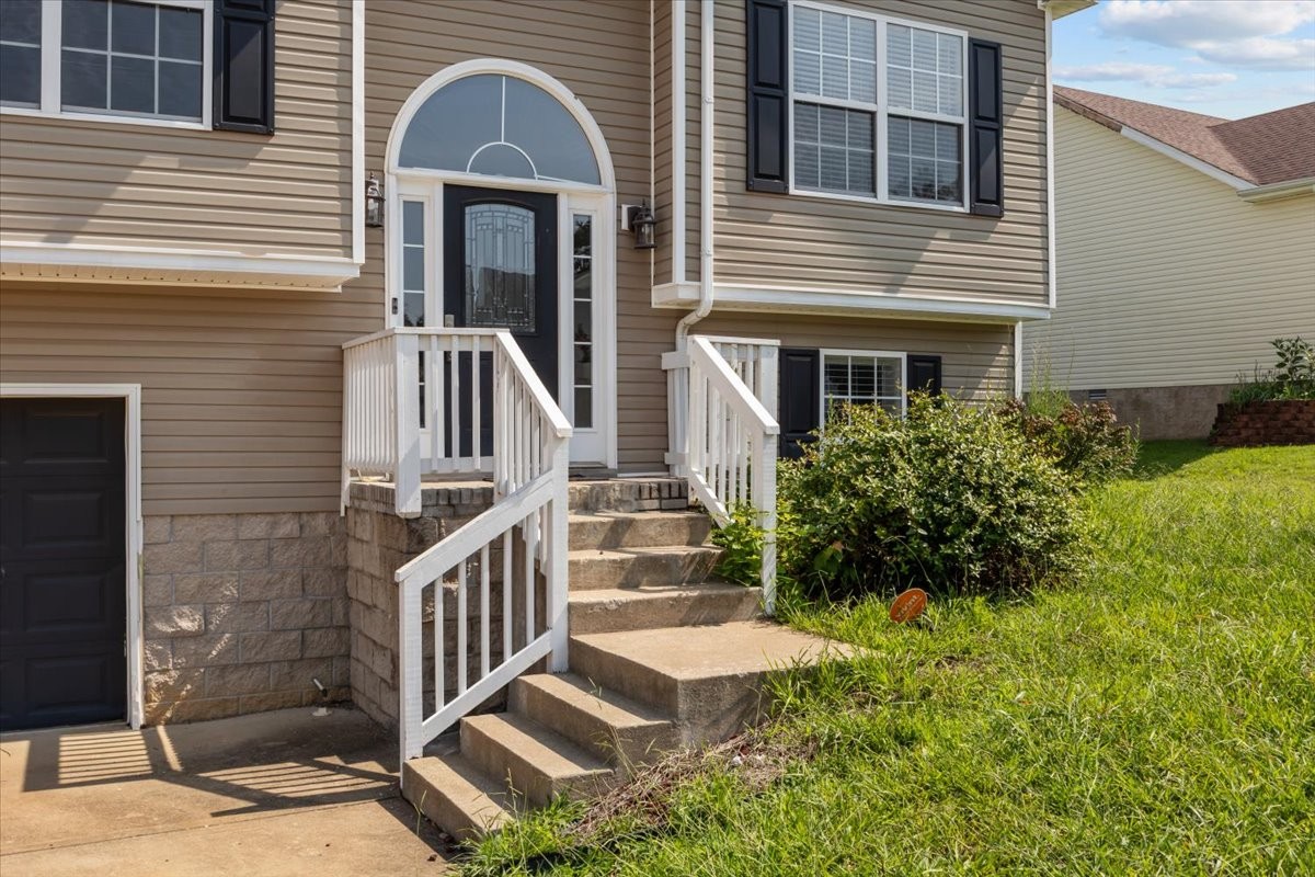 1613 Broad Cir Property Photo 1