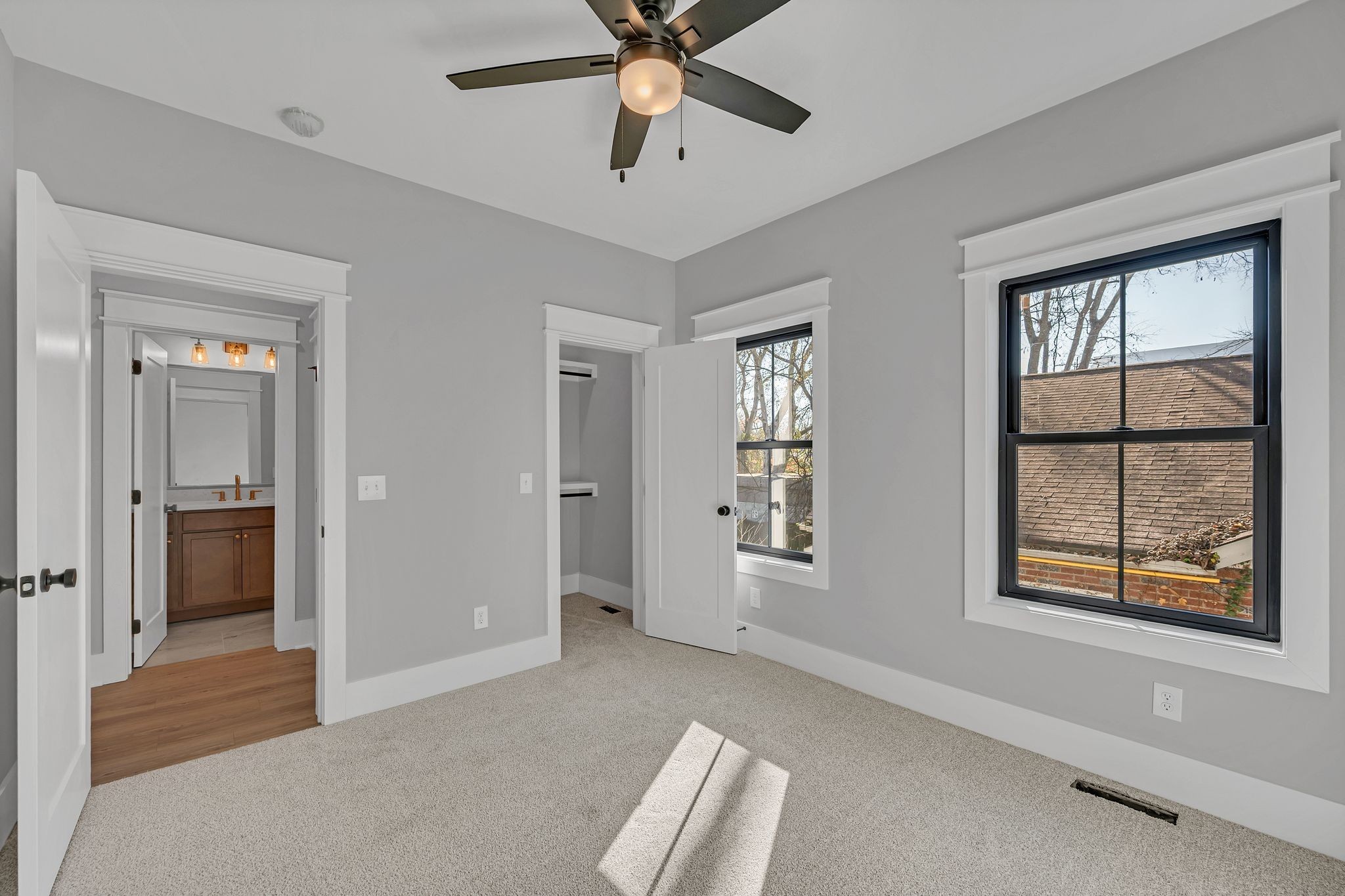 520 N Maple St Property Photo 18