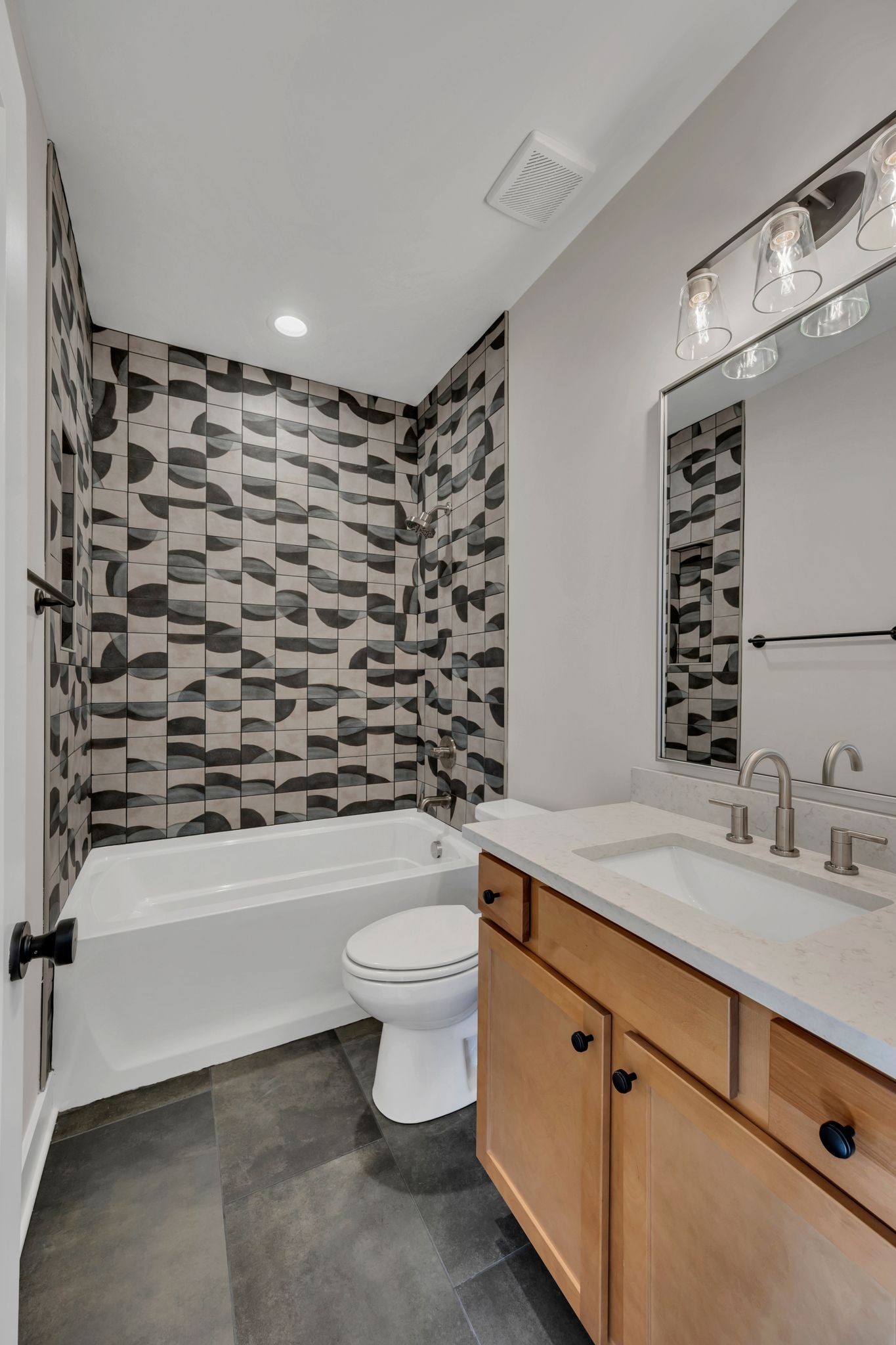 520 N Maple St Property Photo 8
