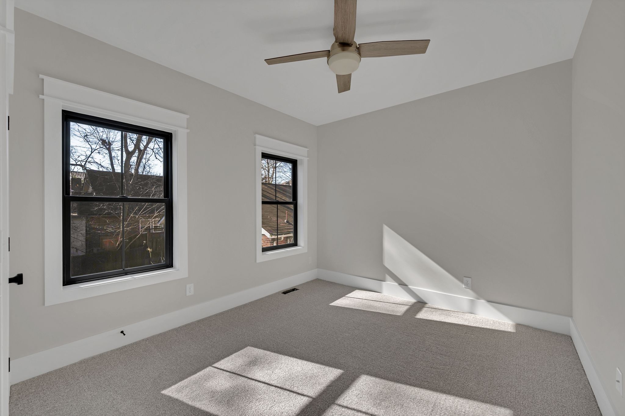 520 N Maple St Property Photo 16