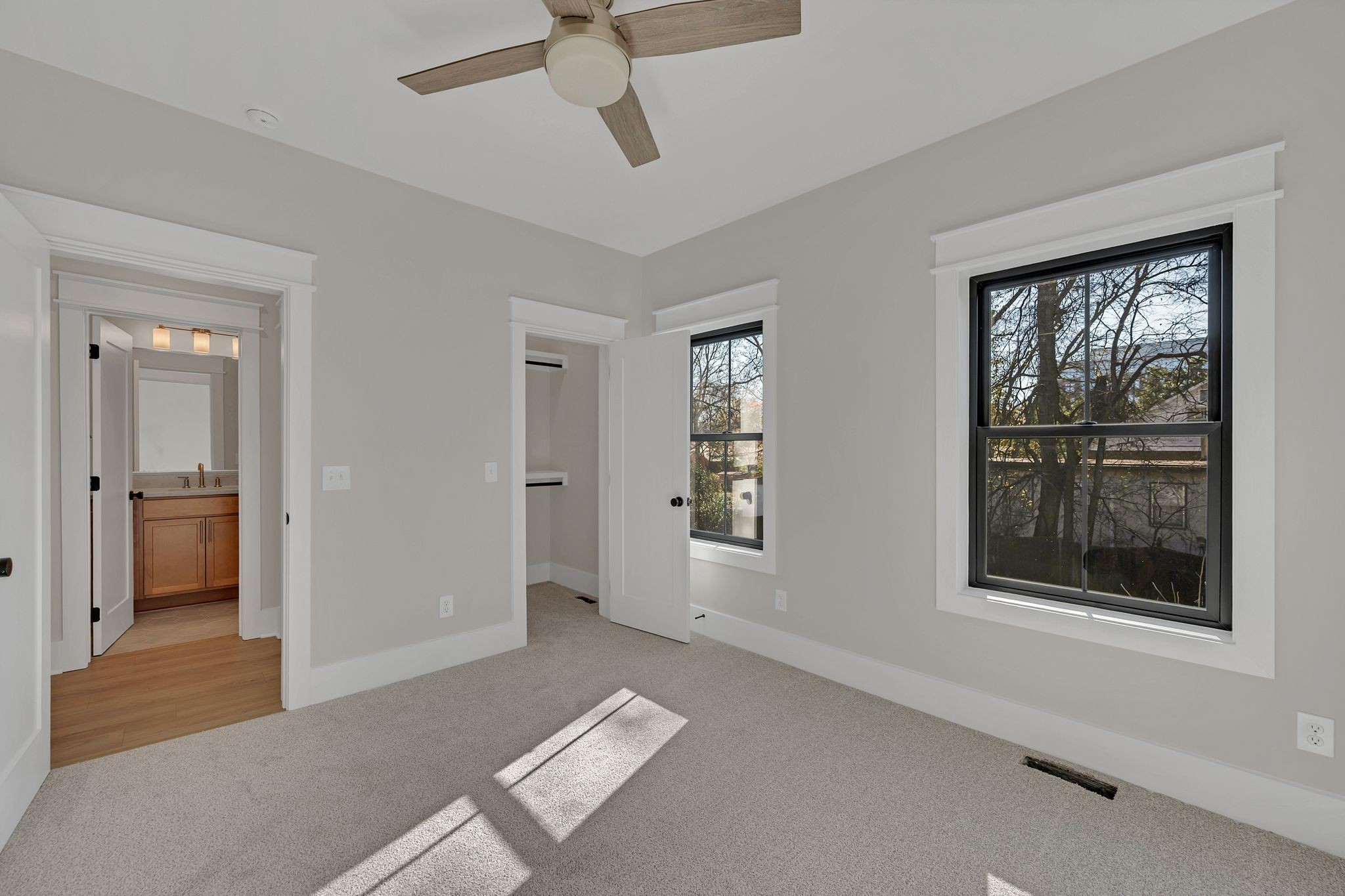 520 N Maple St Property Photo 17