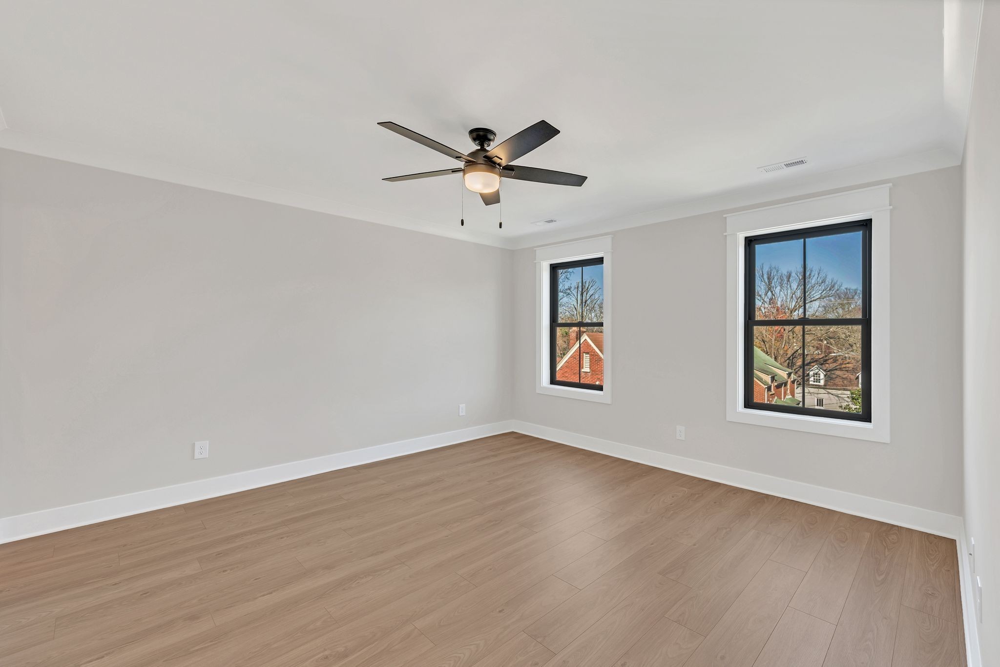 520 N Maple St Property Photo 24