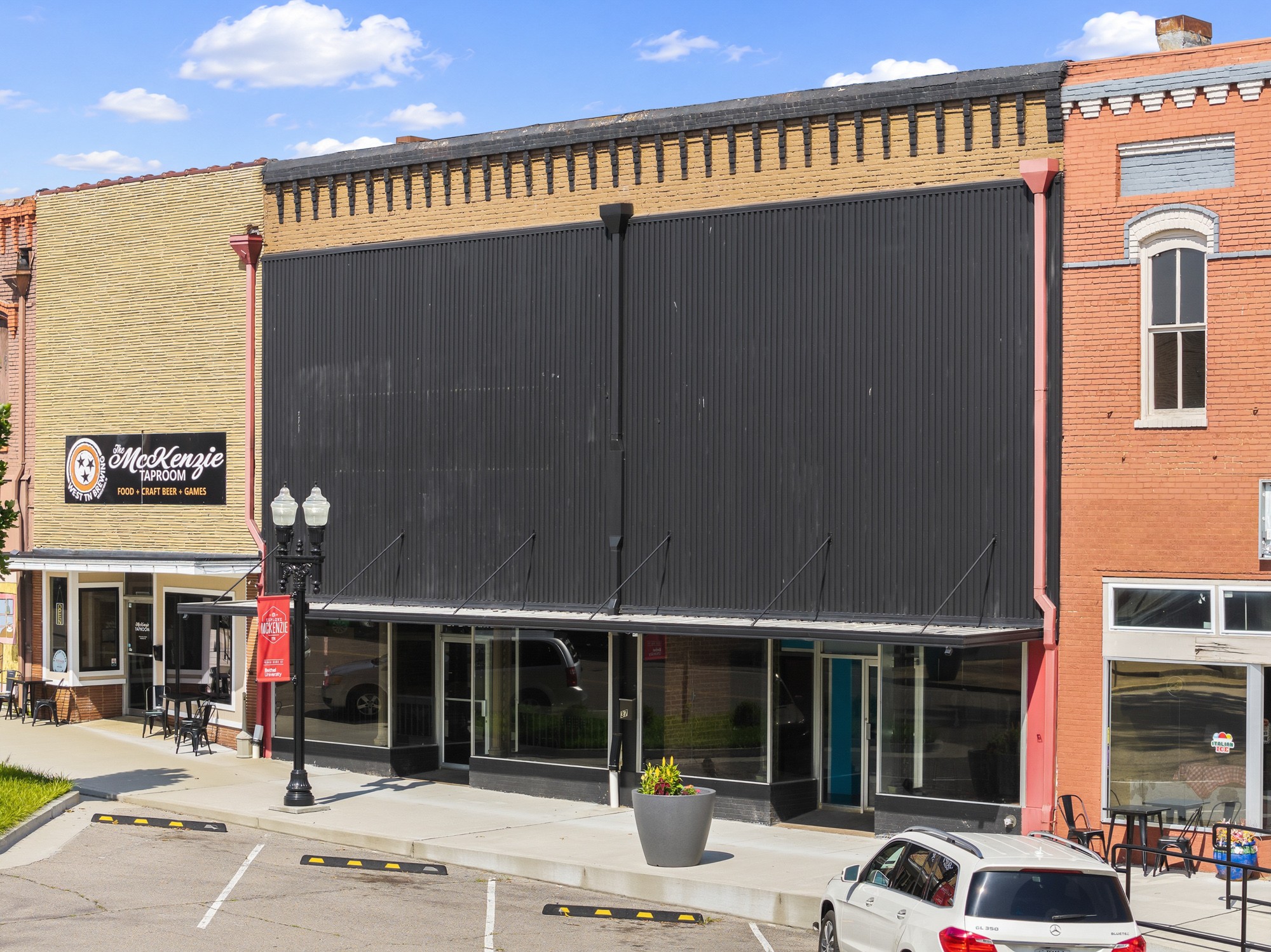 37 Broadway St Property Photo 12