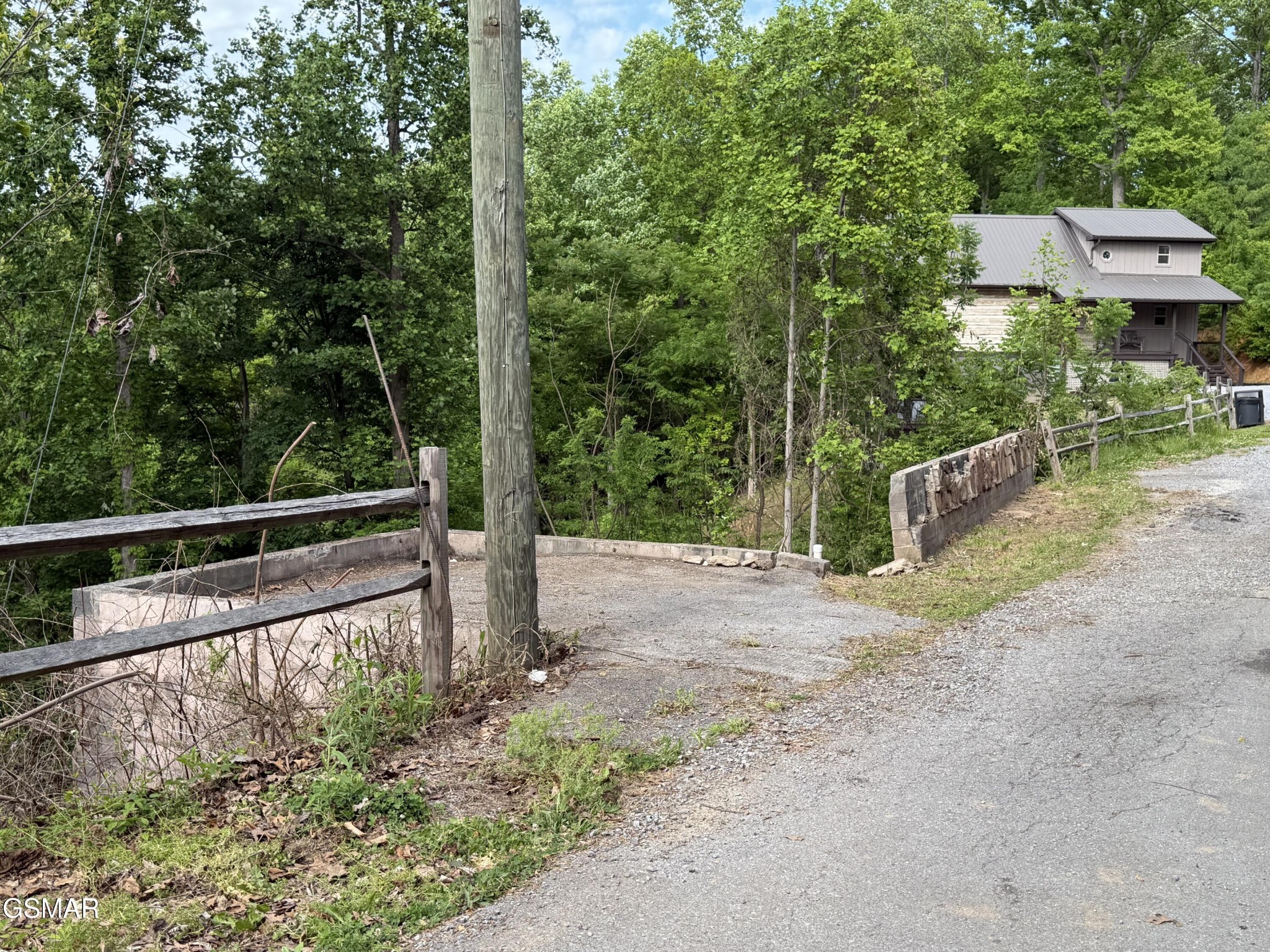 823 Kings Way Property Photo 1