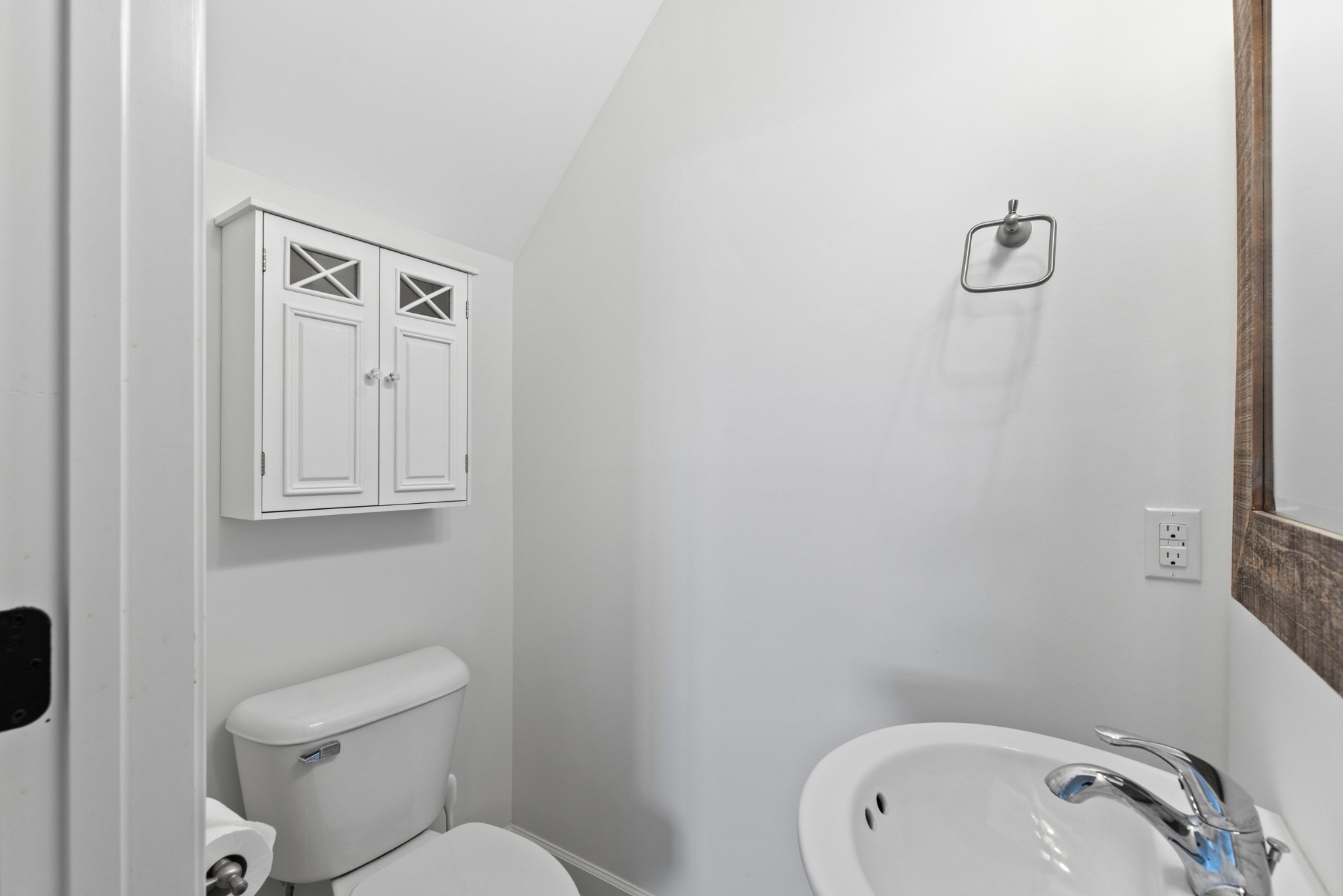 1007 Broughton Pl Property Photo 35
