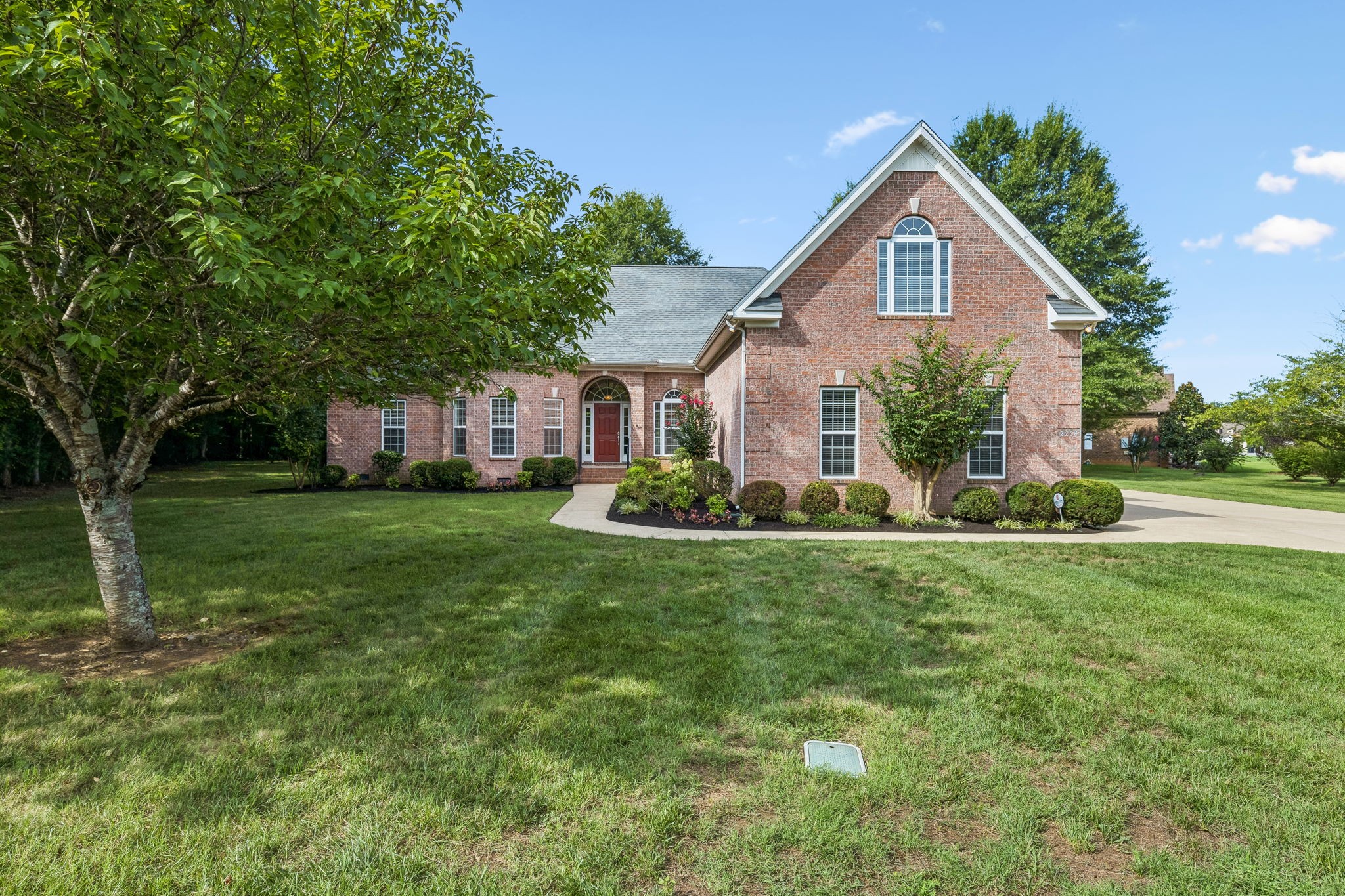 2204 Higgins Ln Property Photo 1