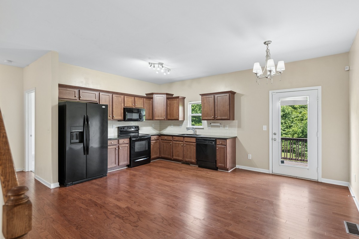 157 Blackpool Dr Property Photo 12
