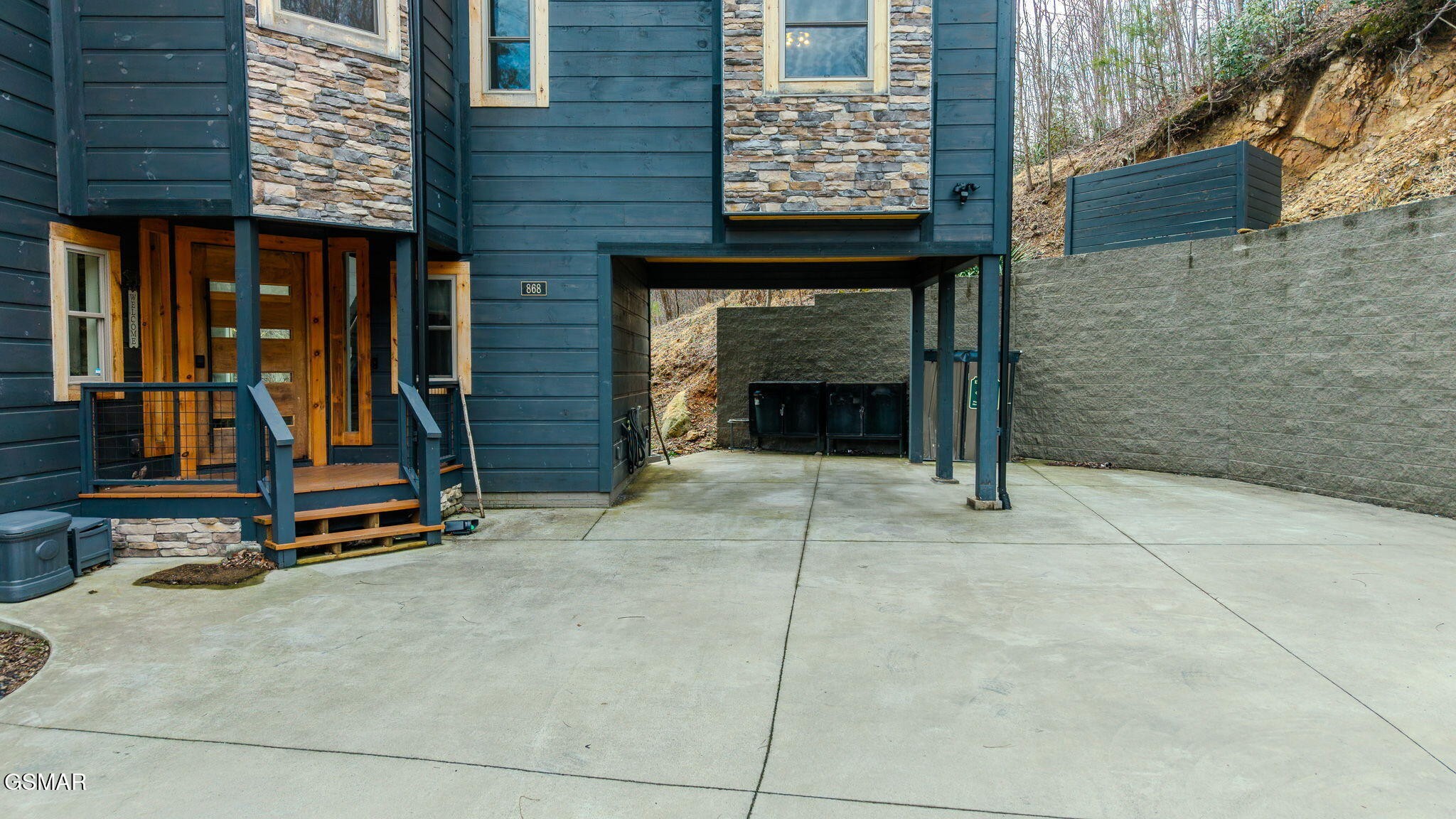 868 Cliff Branch Road Property Photo 2