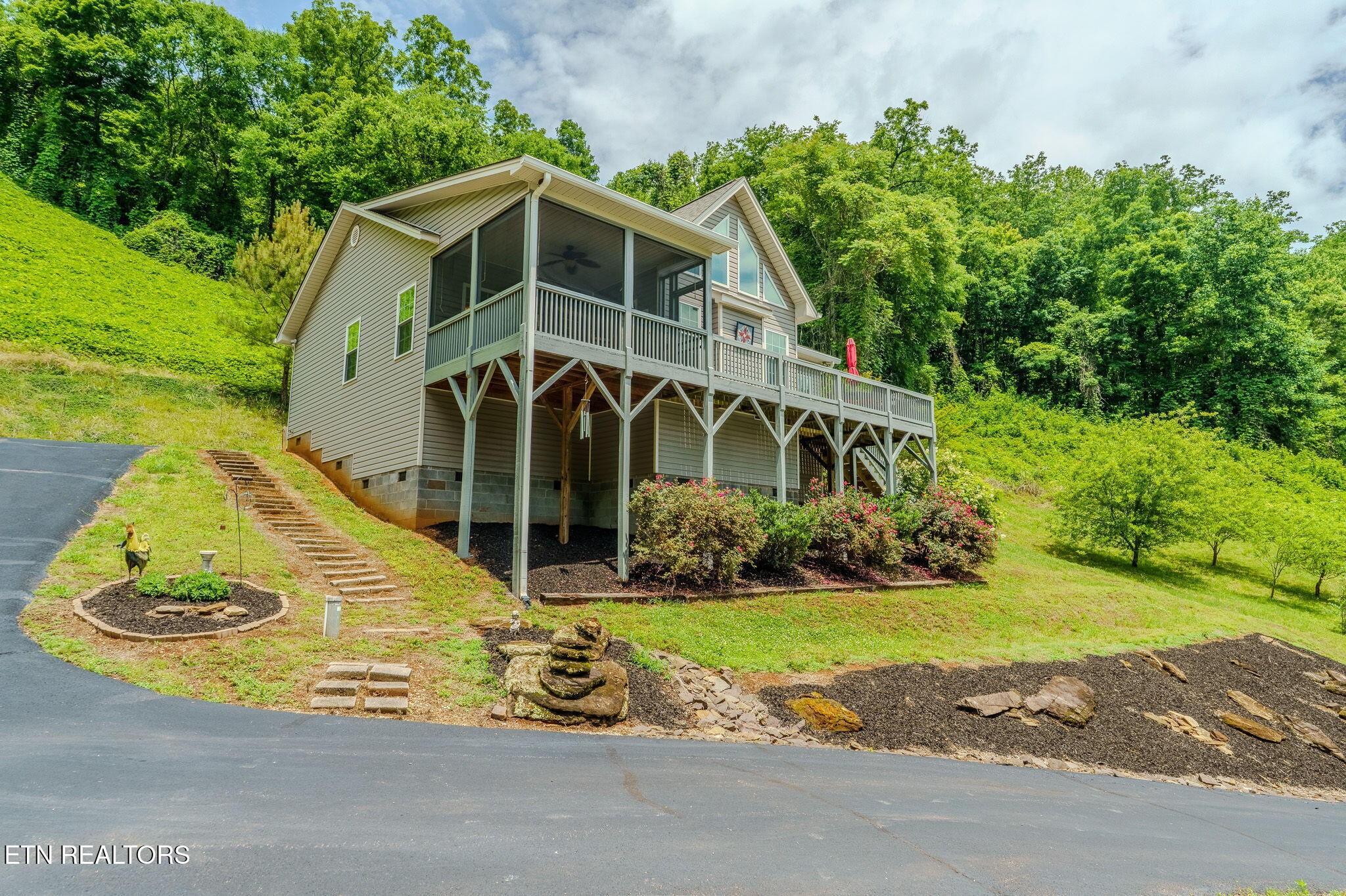 188 Happy Hollow Rd Property Photo 1