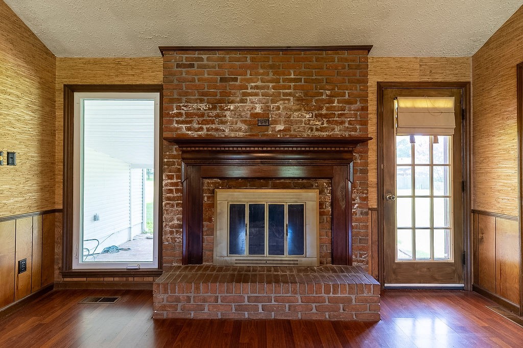 1200 Pin Oak Dr Property Photo 2