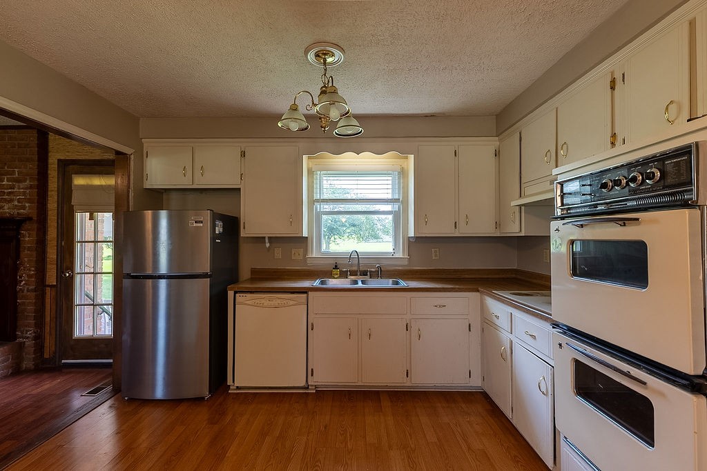 1200 Pin Oak Dr Property Photo 11