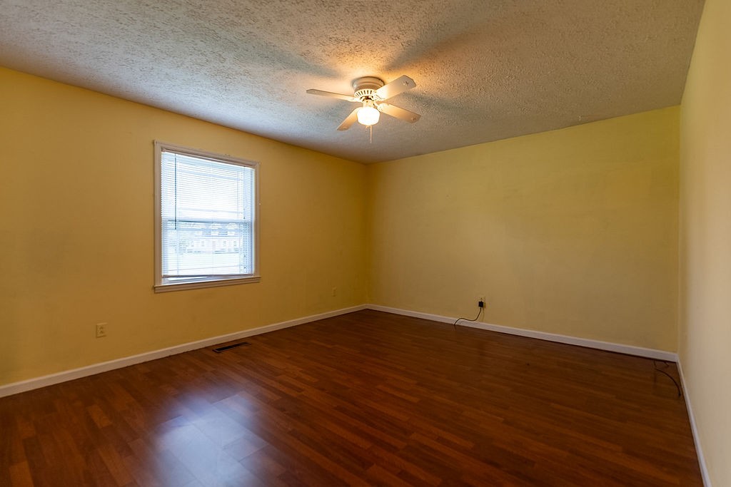 1200 Pin Oak Dr Property Photo 16