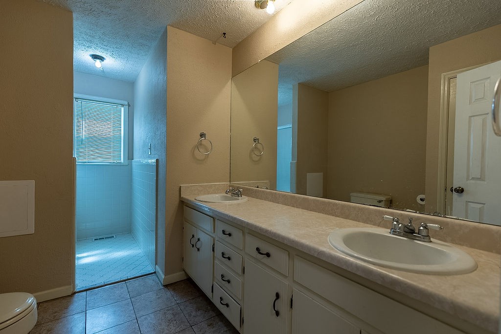 1200 Pin Oak Dr Property Photo 19