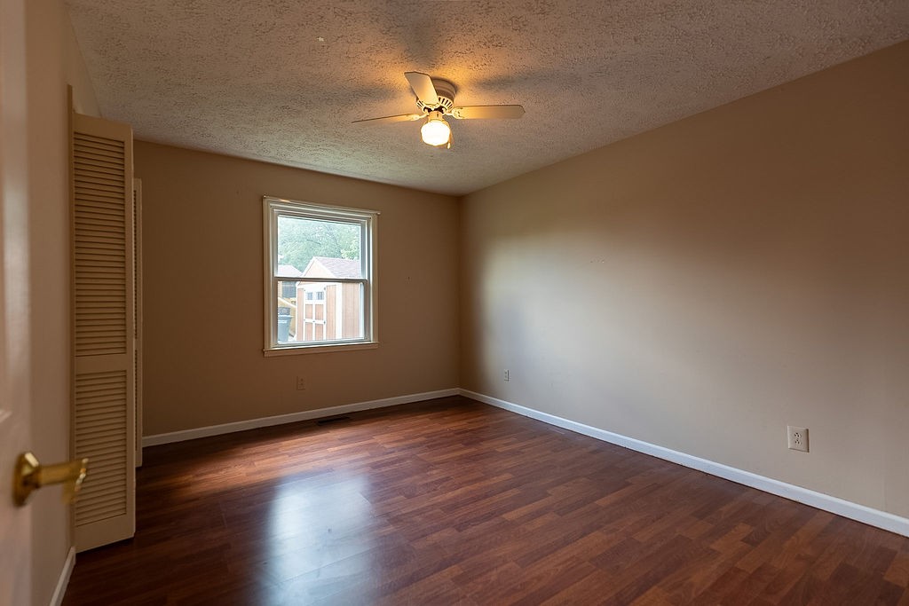 1200 Pin Oak Dr Property Photo 22
