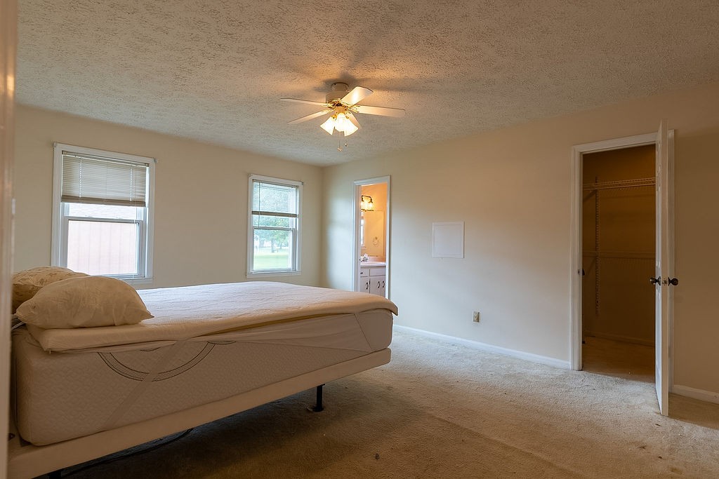 1200 Pin Oak Dr Property Photo 25