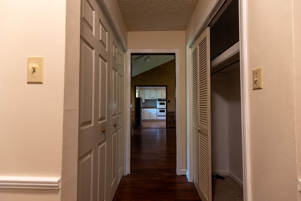 1200 Pin Oak Dr Property Photo 29