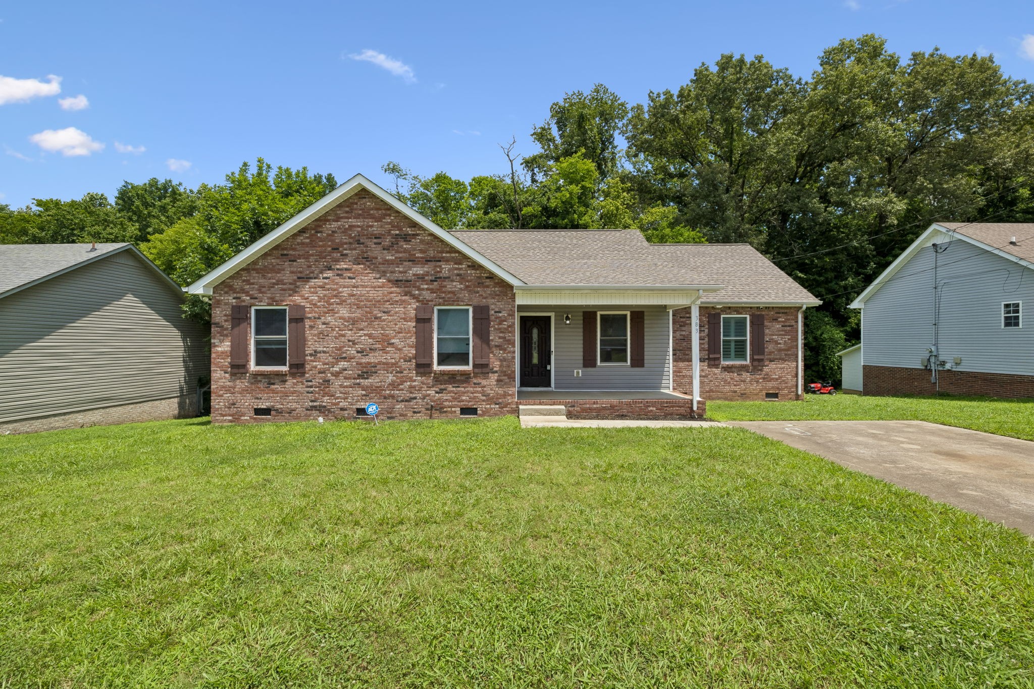 383 Brook Mead Dr Property Photo 1