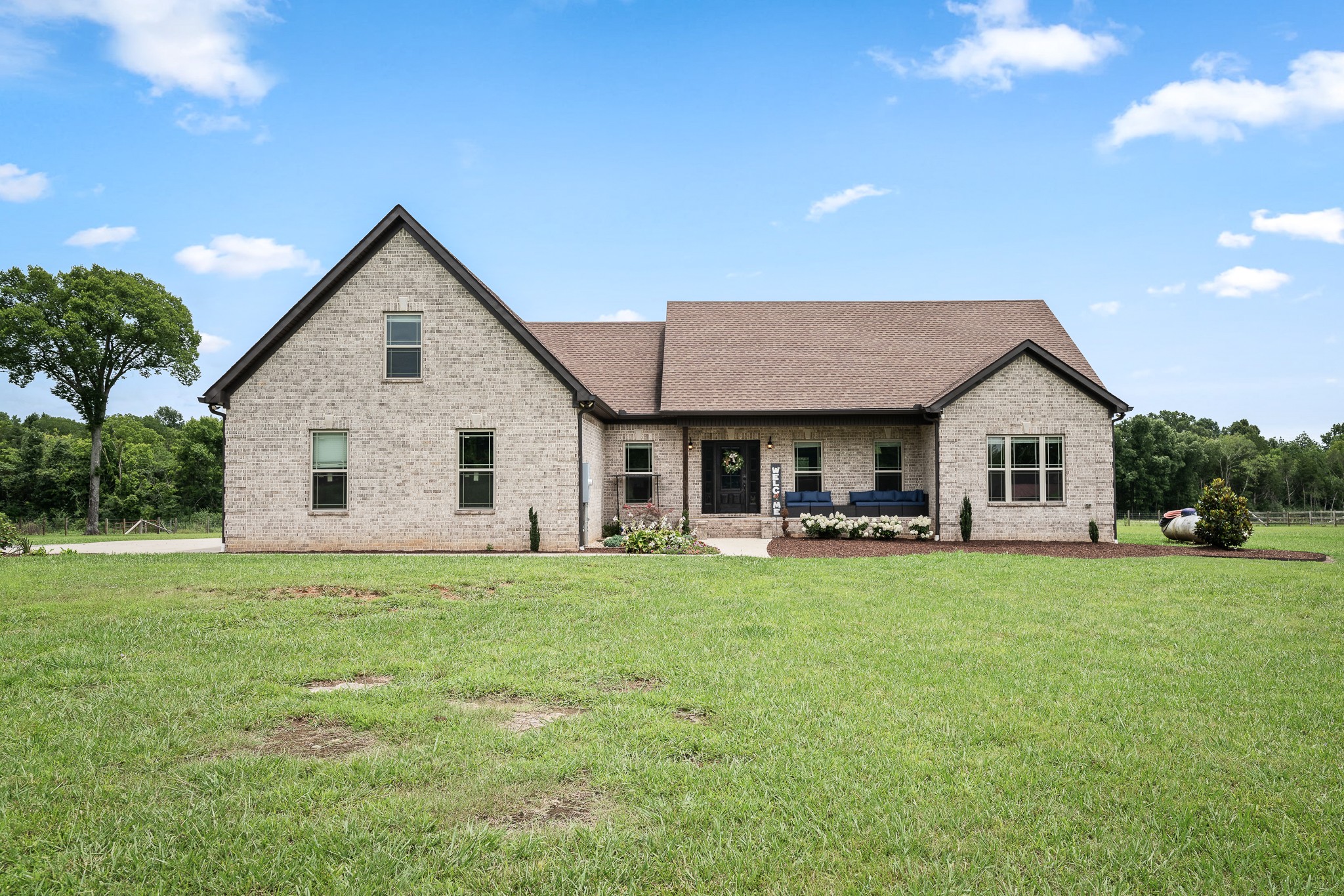 209 Adams Ln Property Photo 1