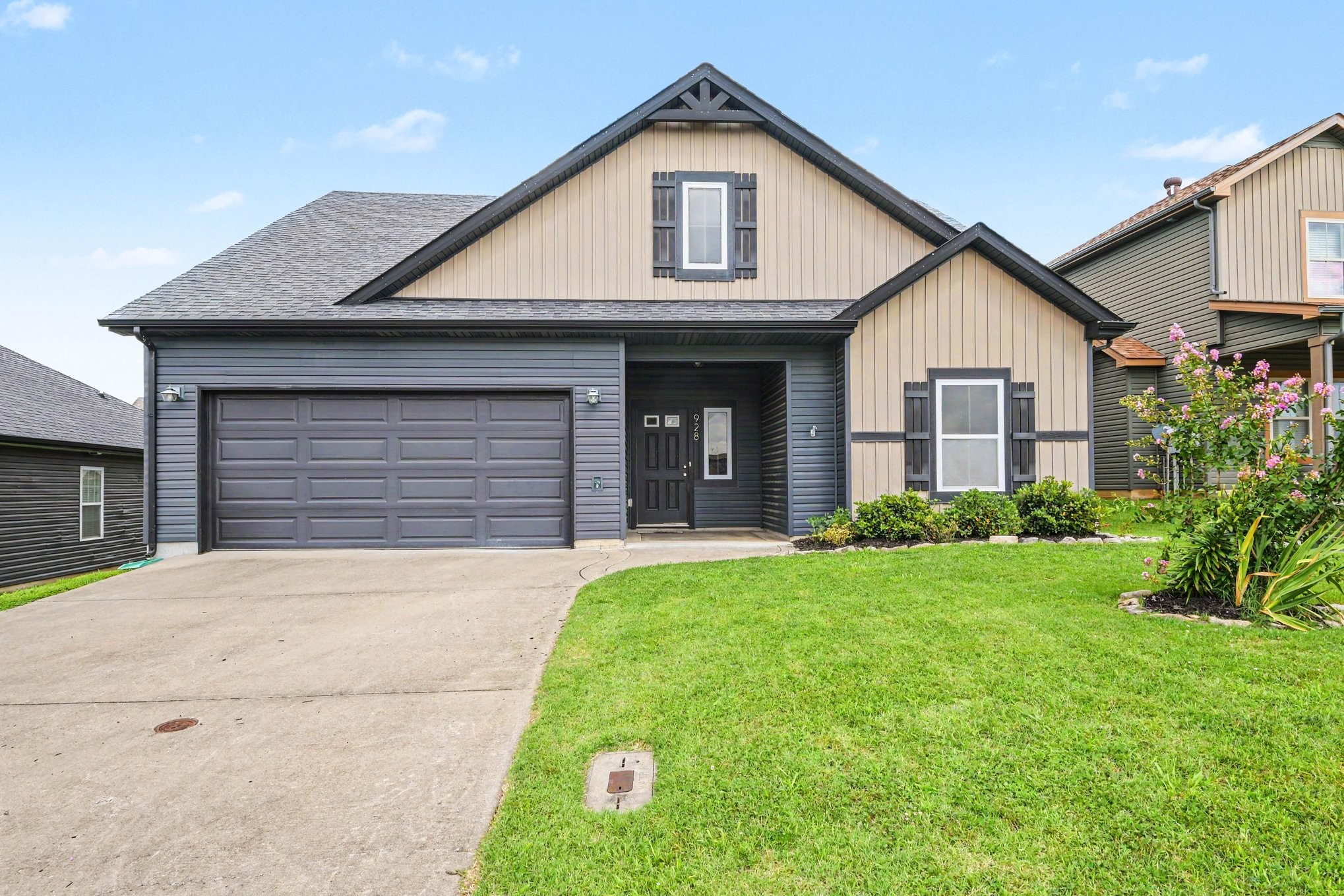 928 Talon Hills Dr Property Photo 1