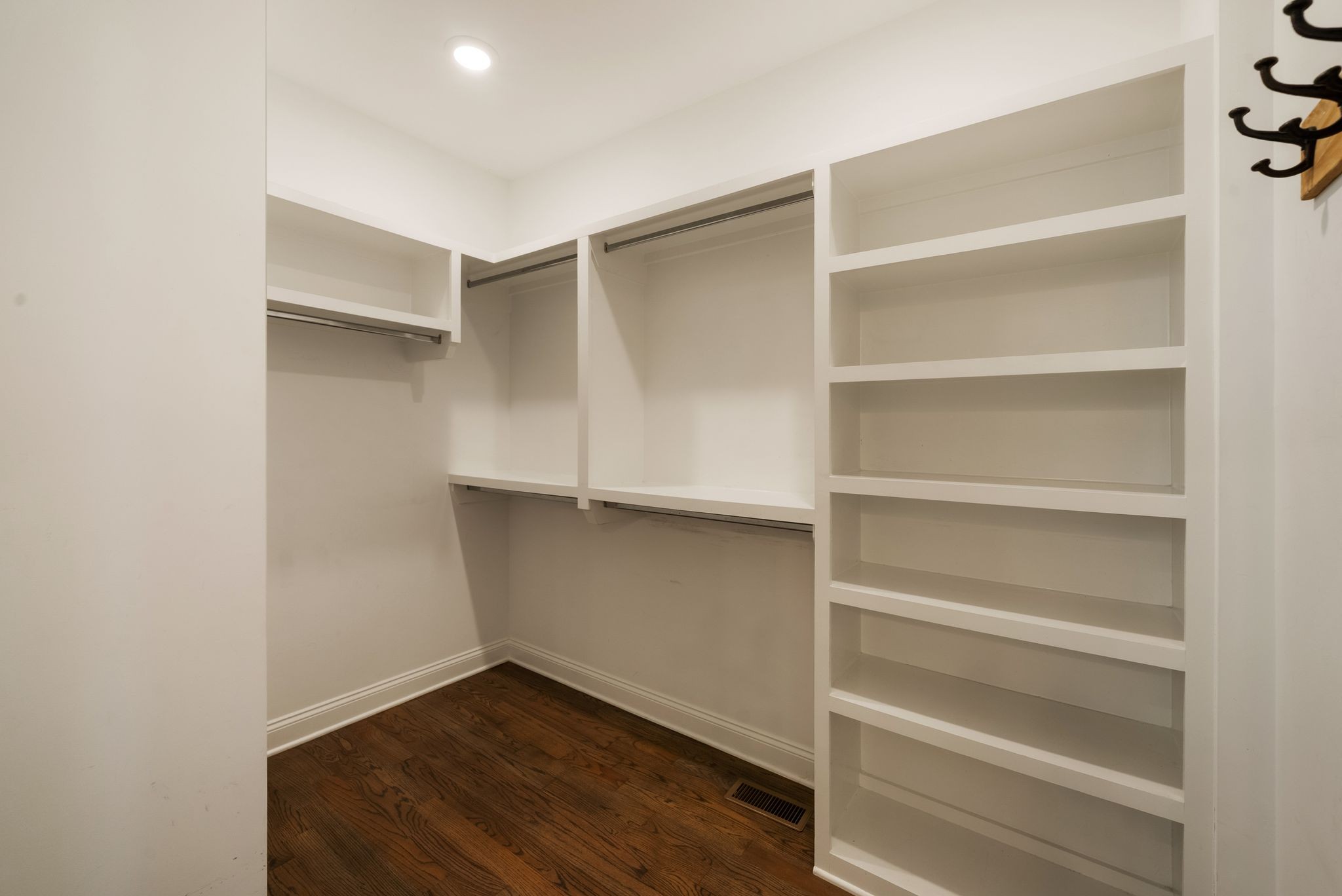 1706 Sorrell Park Dr Property Photo 24