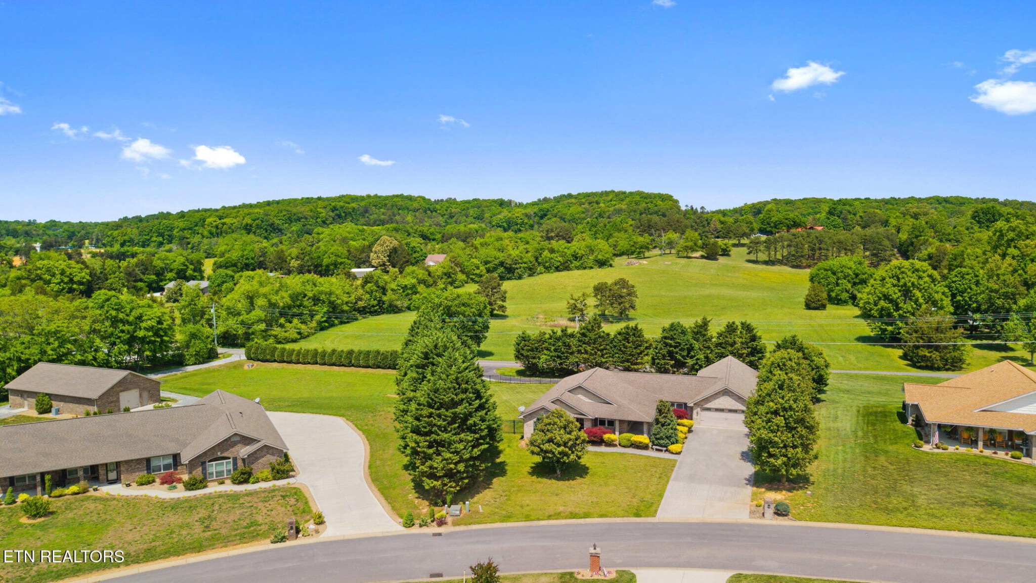 1018 Southwind Circle Property Photo 3