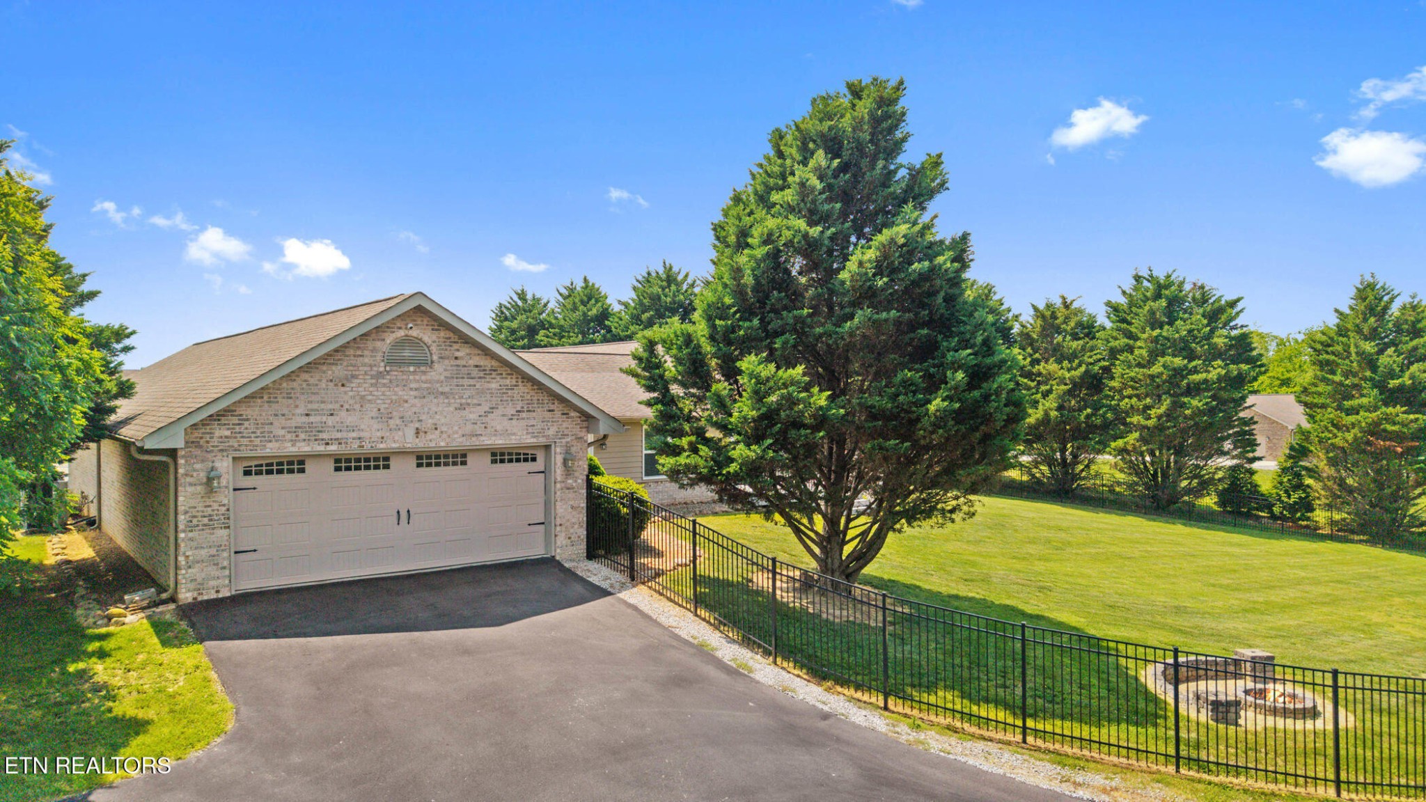 1018 Southwind Circle Property Photo 4