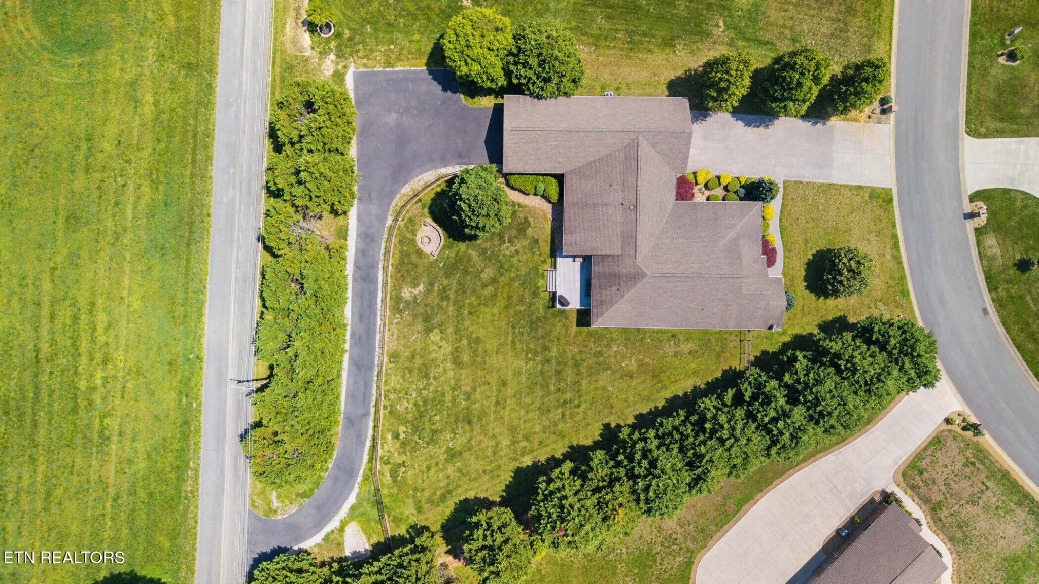 1018 Southwind Circle Property Photo 7