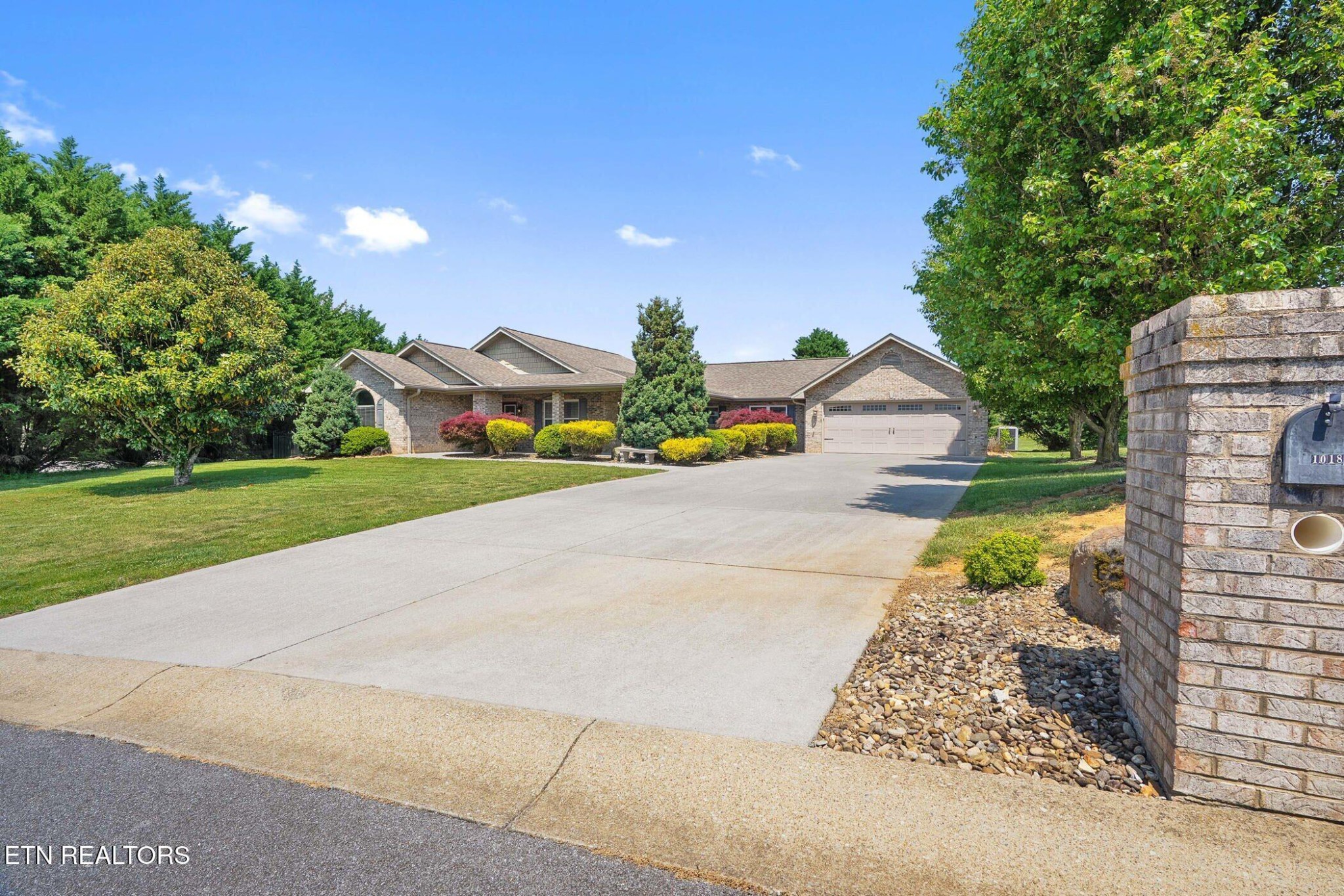 1018 Southwind Circle Property Photo 8