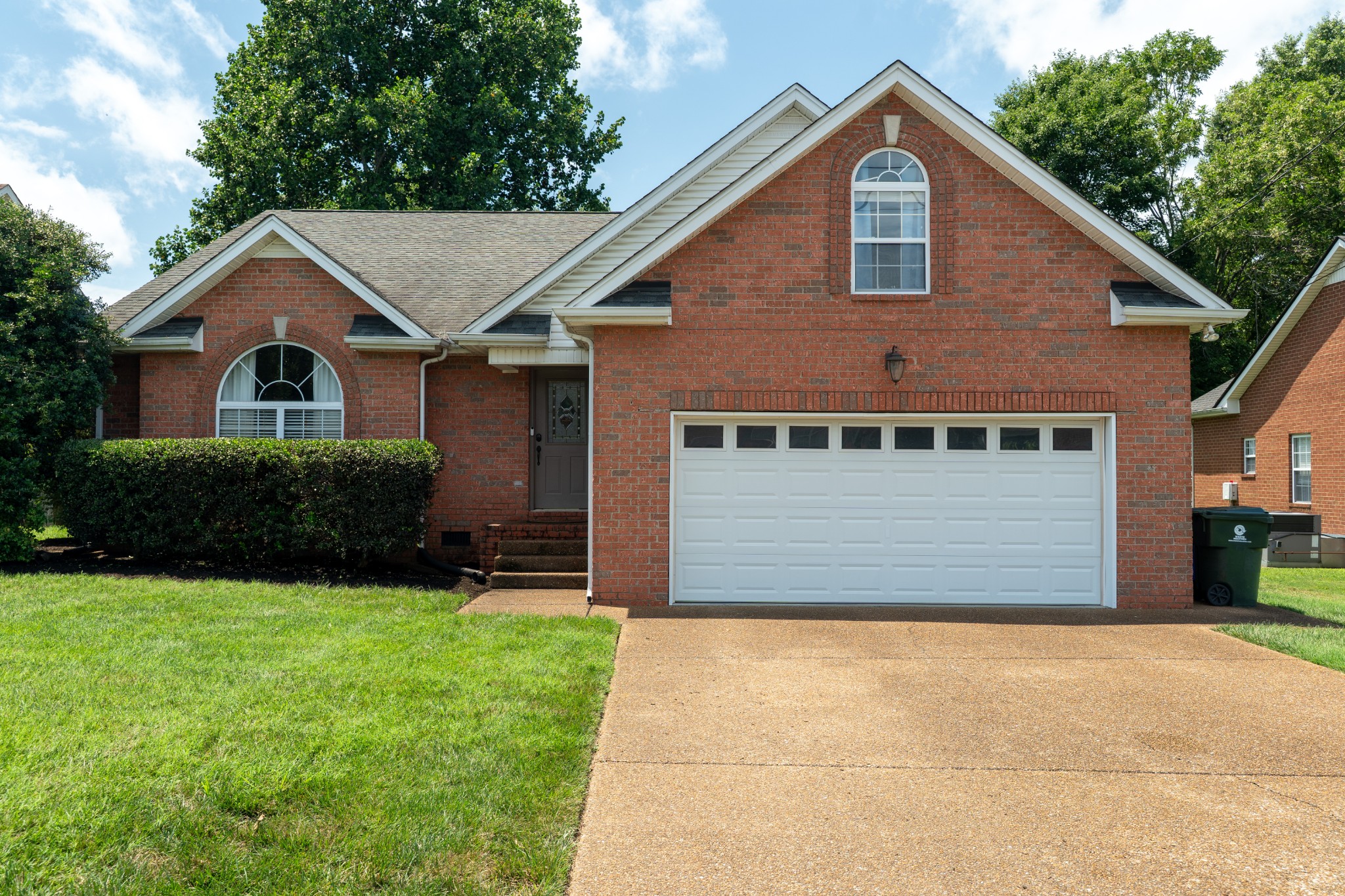 233 Lone Oak Dr